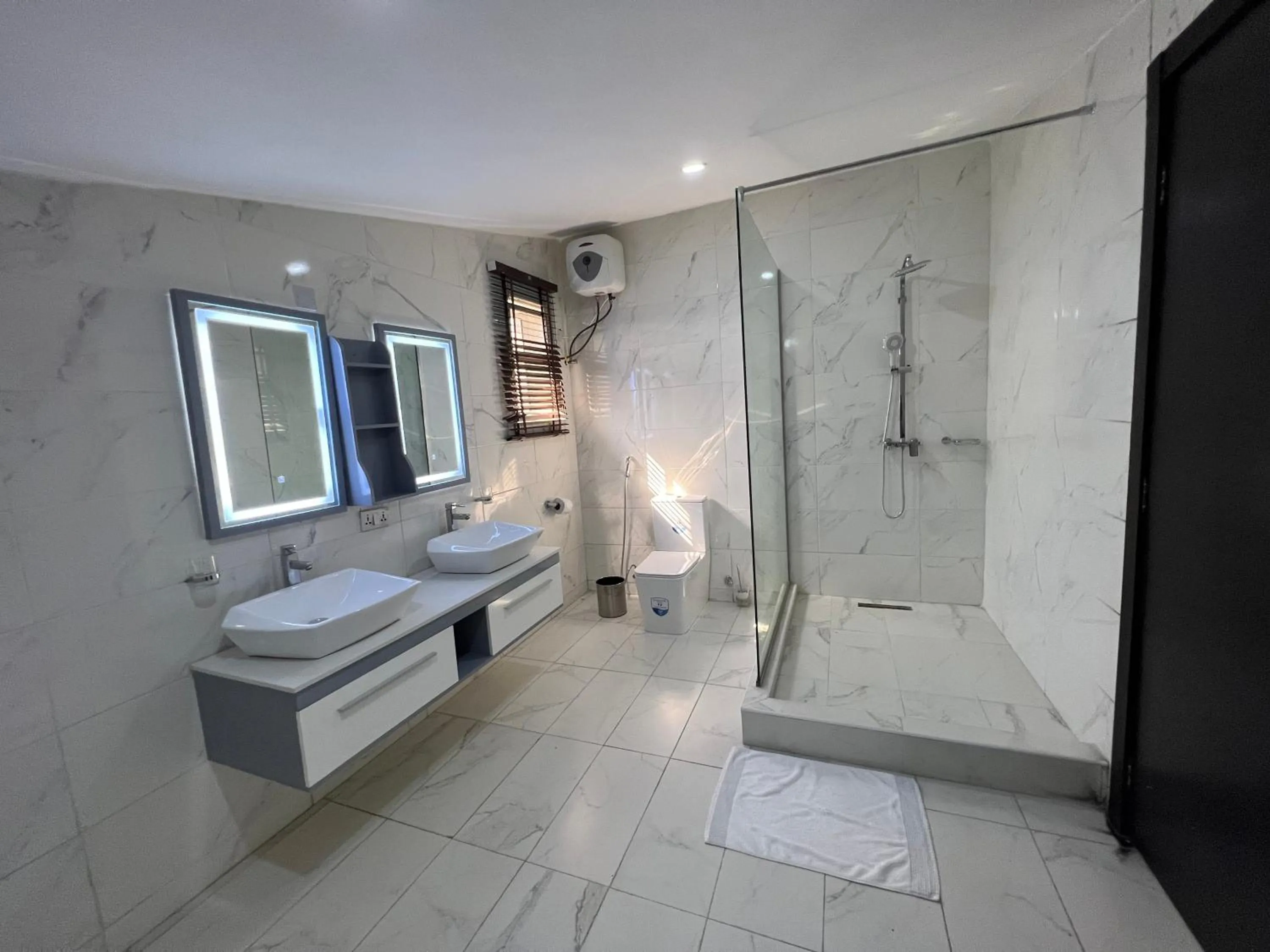 Shower in Riviera Hotel, Apartments & Resorts