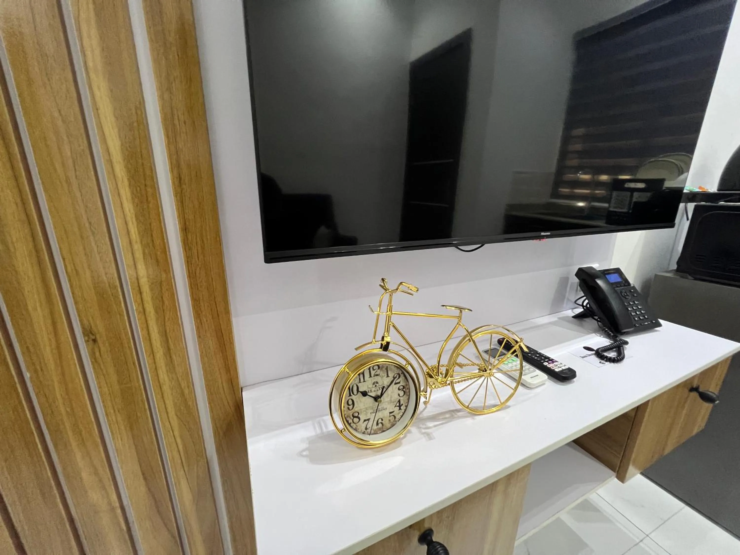 TV and multimedia in Riviera Hotel, Apartments & Resorts