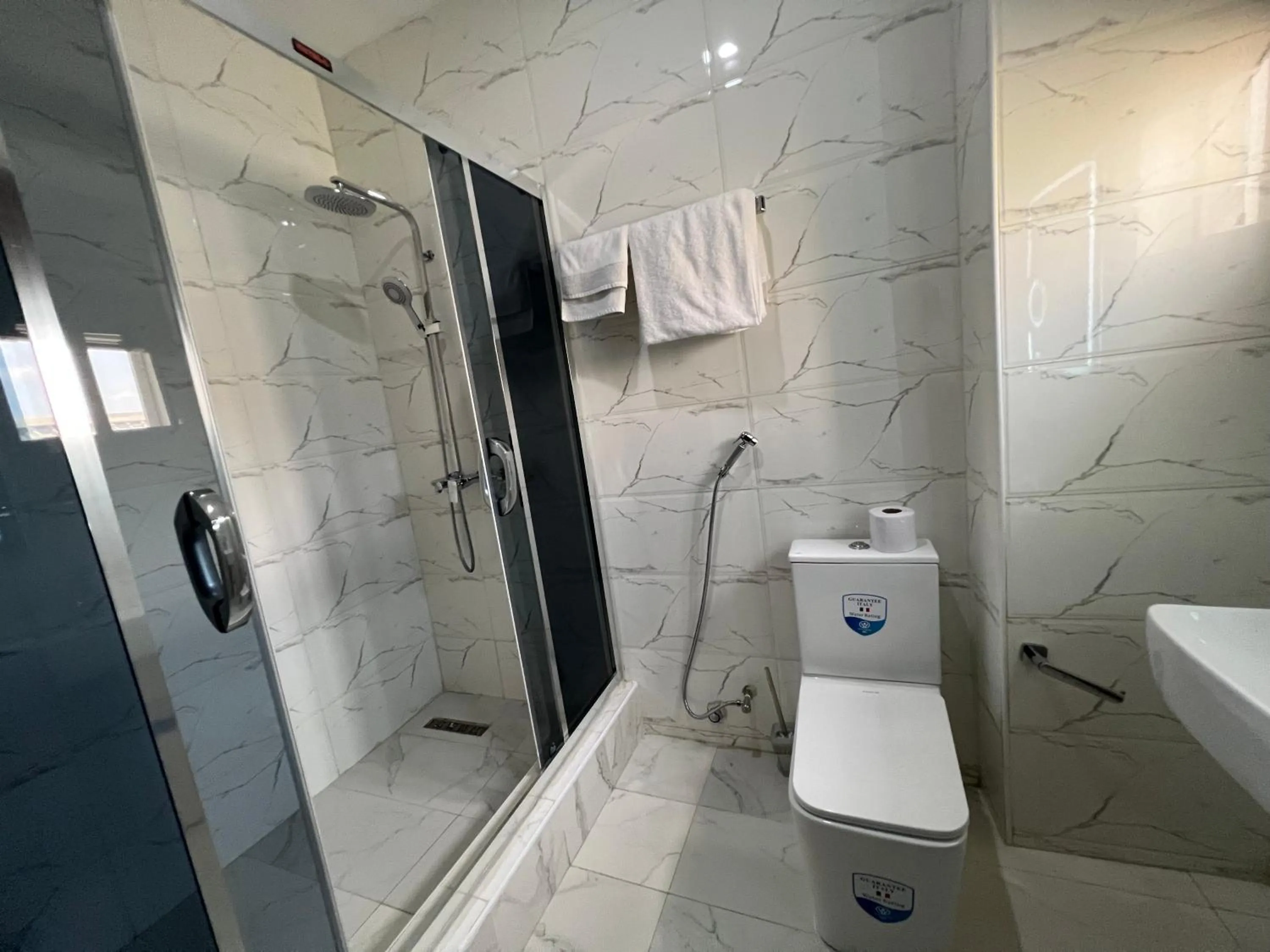 Shower in Riviera Hotel, Apartments & Resorts