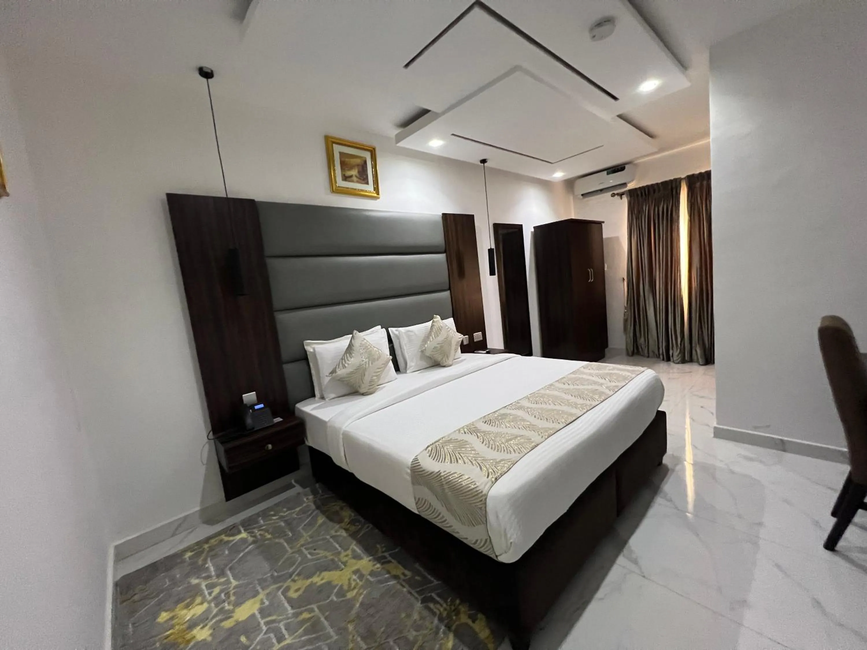 Riviera Hotel, Apartments & Resorts