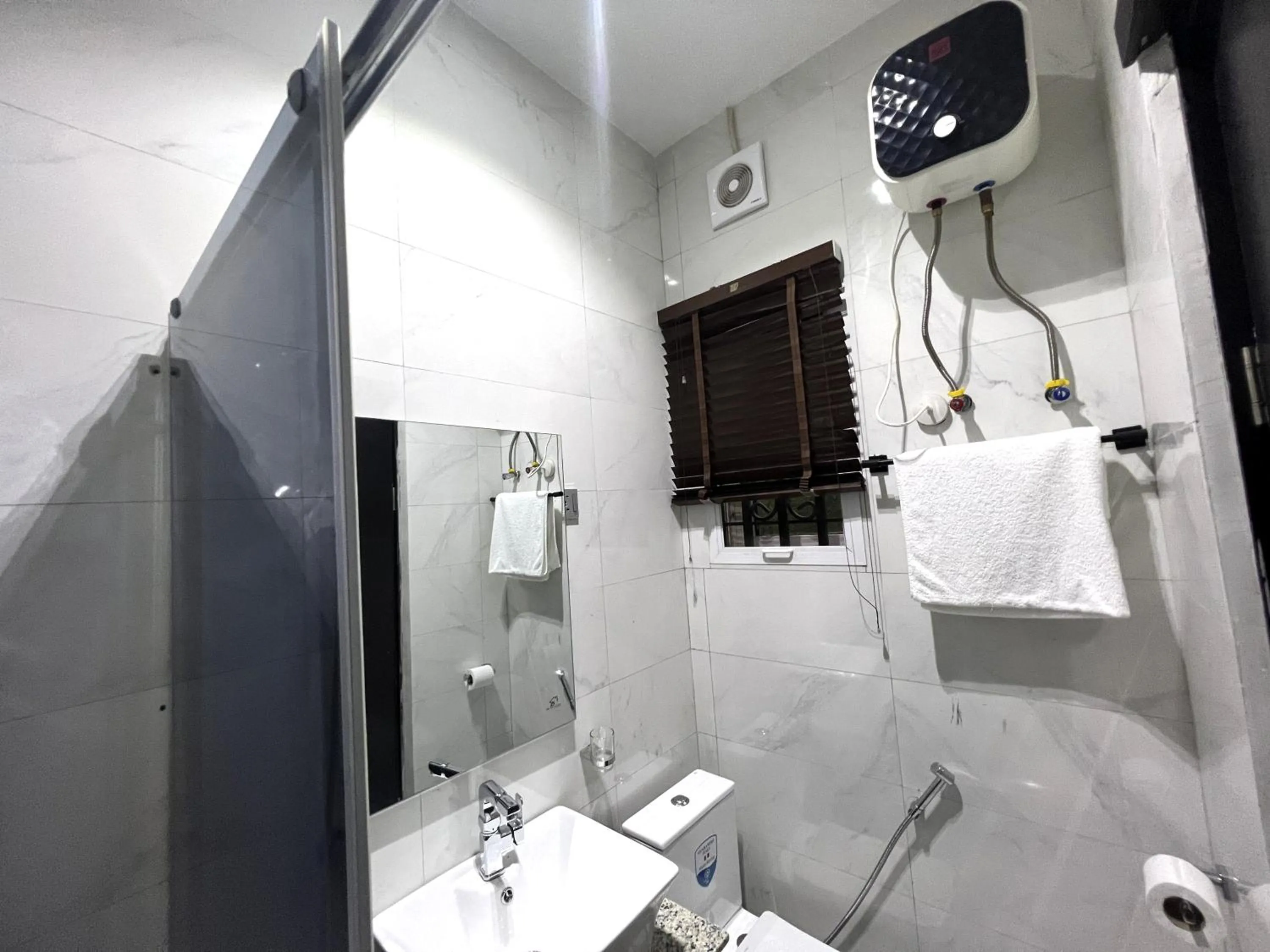 Shower in Riviera Hotel, Apartments & Resorts