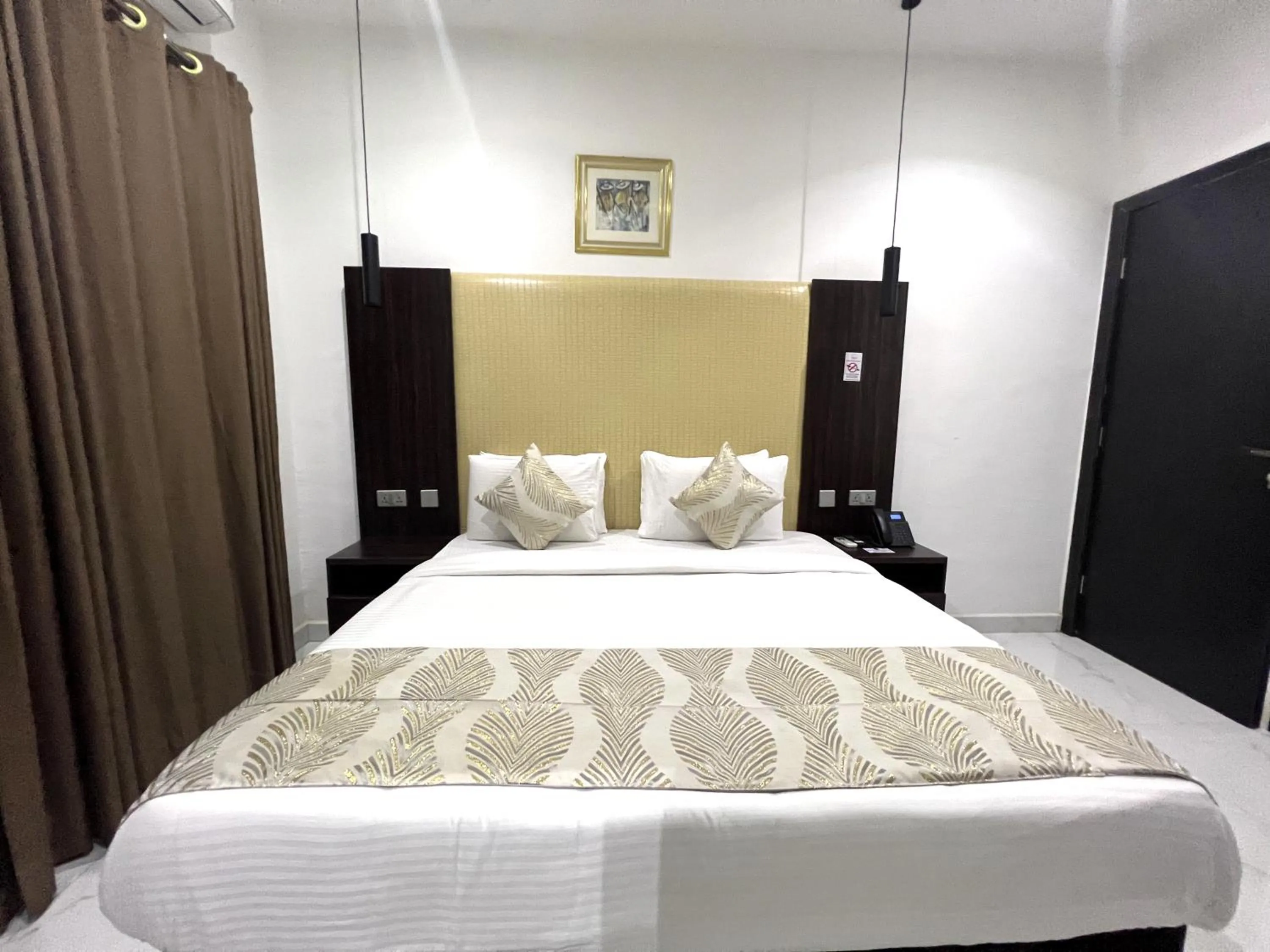 Bed in Riviera Hotel, Apartments & Resorts