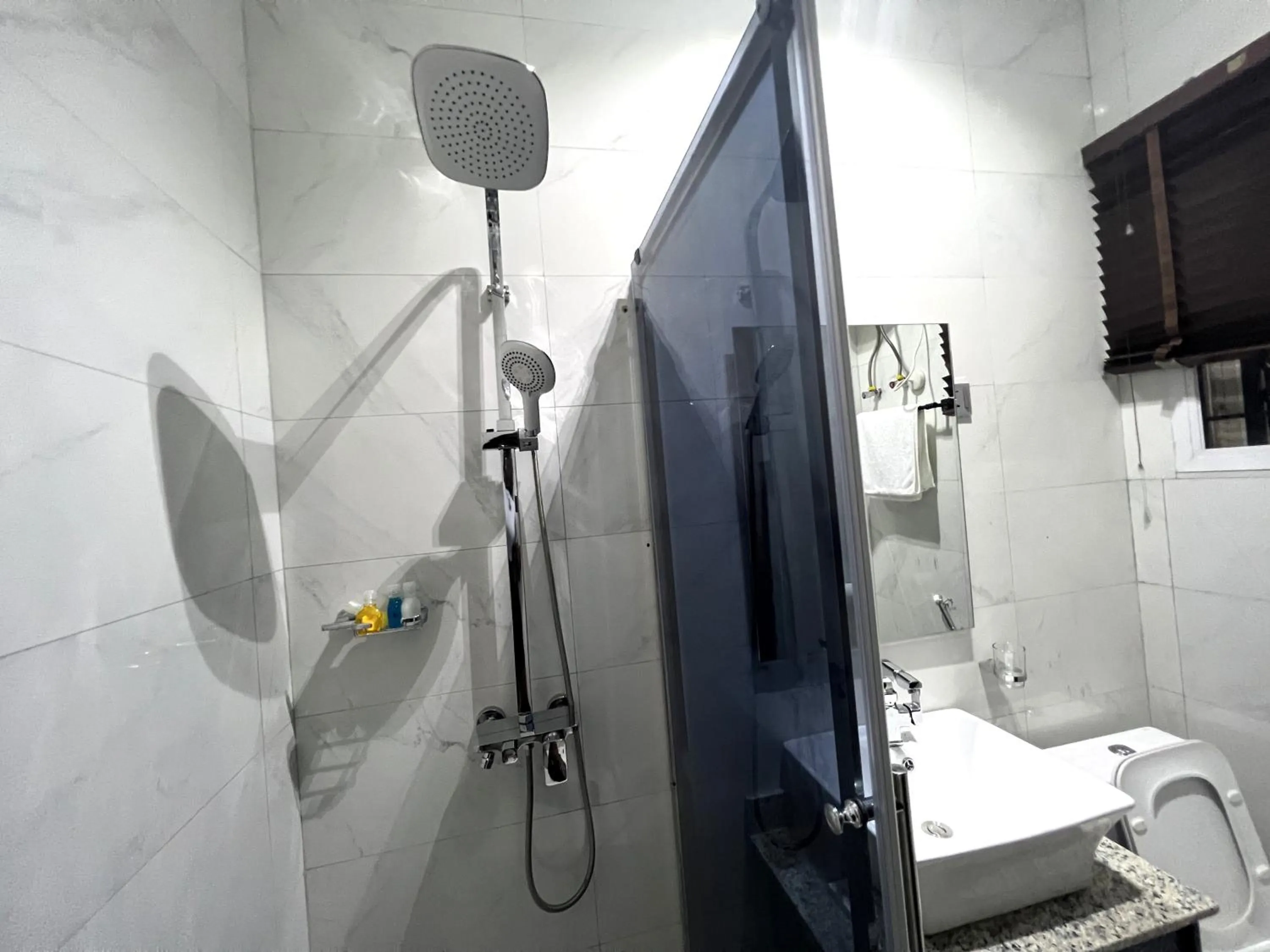 Shower in Riviera Hotel, Apartments & Resorts