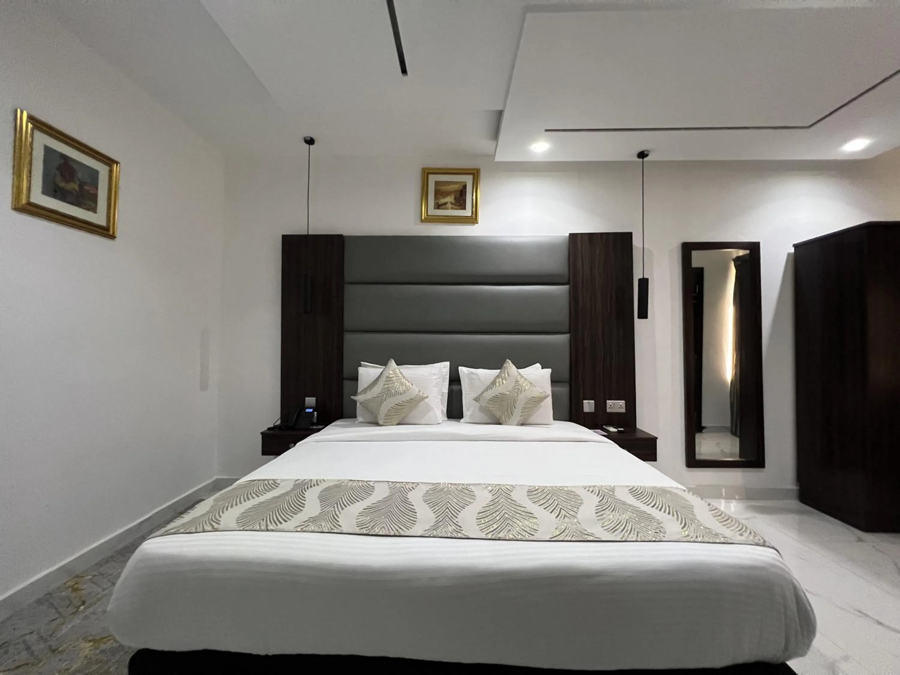 Bed in Riviera Hotel, Apartments & Resorts