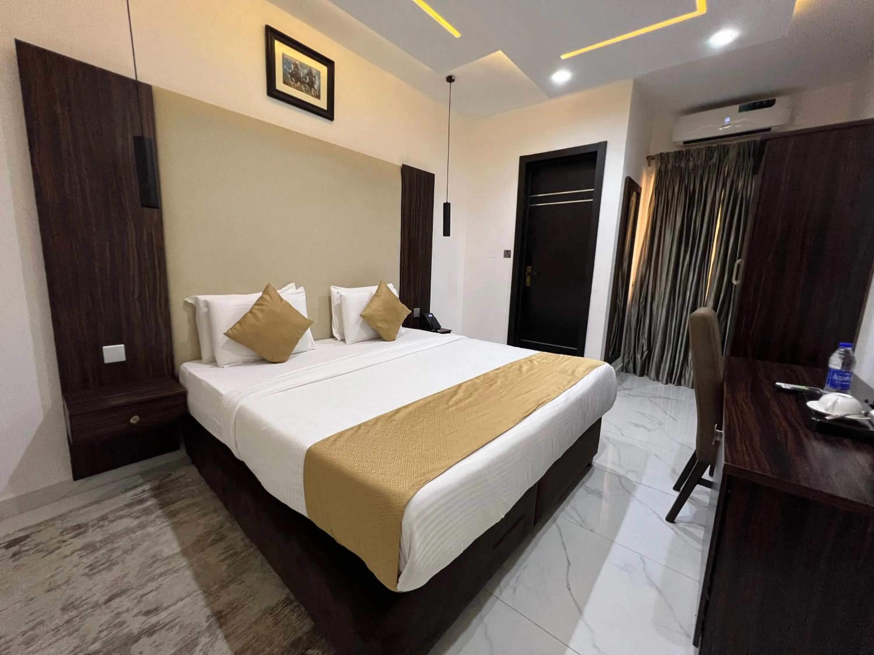 Bed in Riviera Hotel, Apartments & Resorts