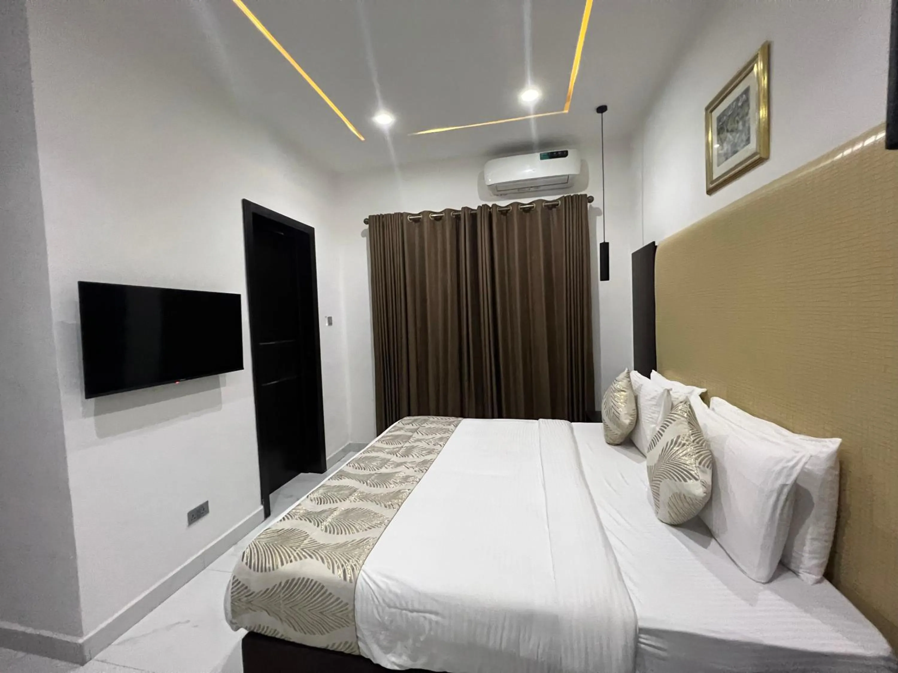 Communal lounge/ TV room in Riviera Hotel, Apartments & Resorts