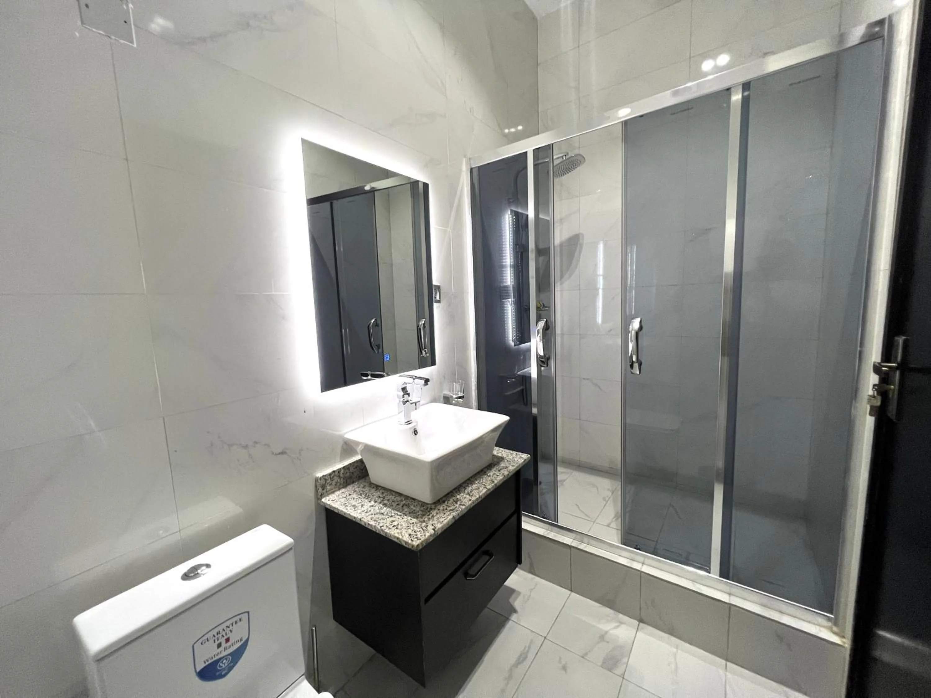 Shower in Riviera Hotel, Apartments & Resorts