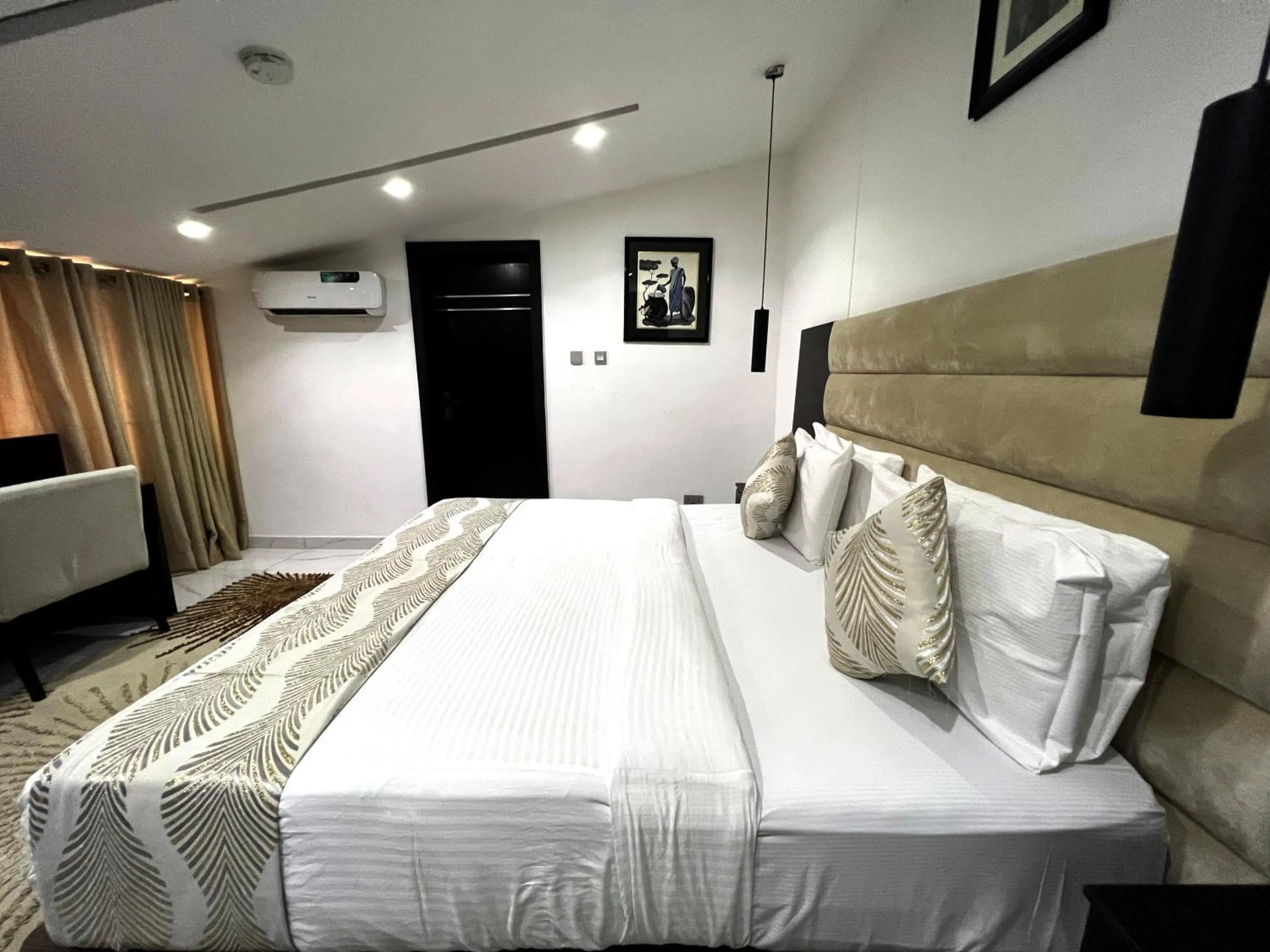 Bed in Riviera Hotel, Apartments & Resorts