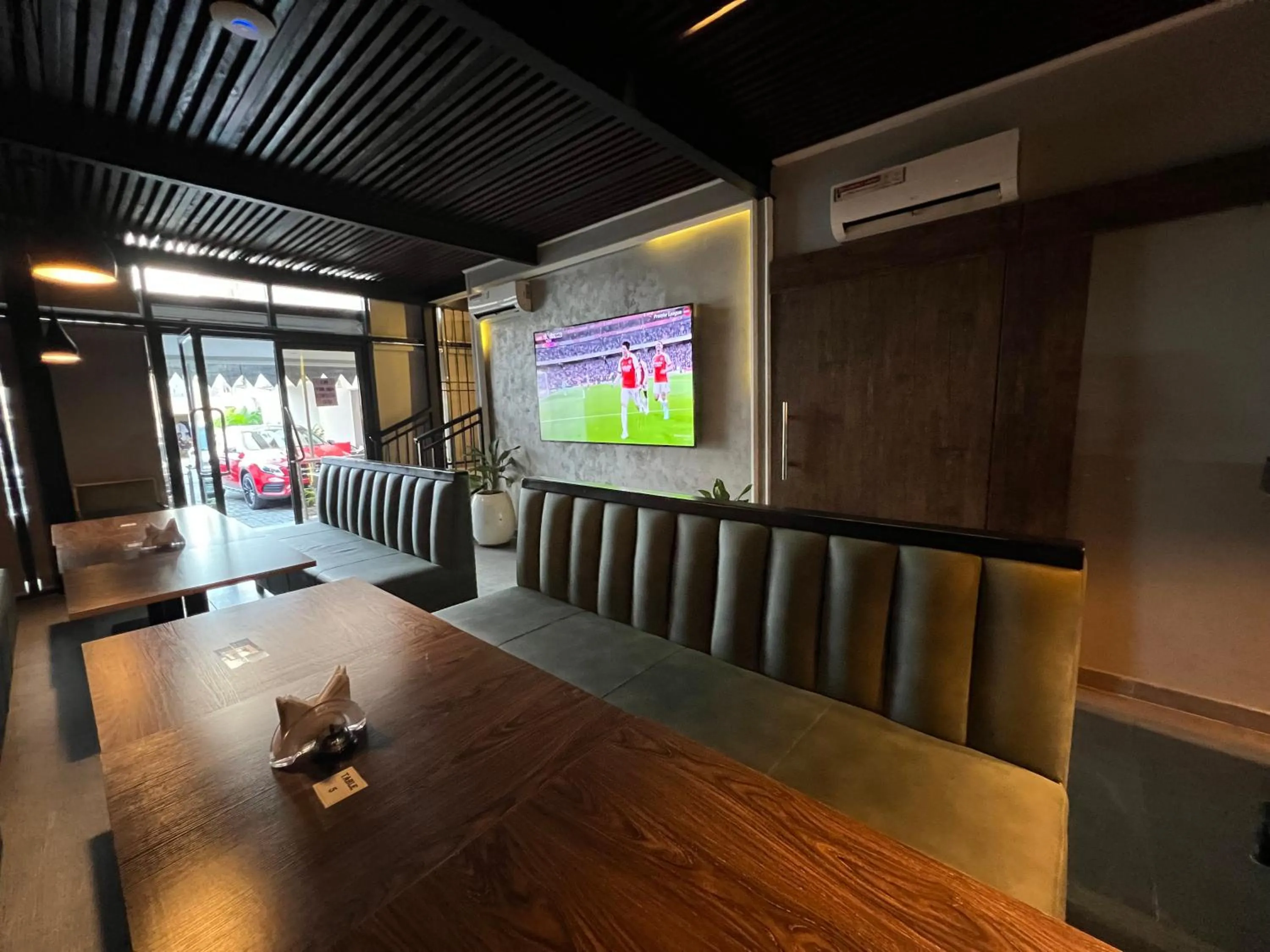 Communal lounge/ TV room in Riviera Hotel, Apartments & Resorts