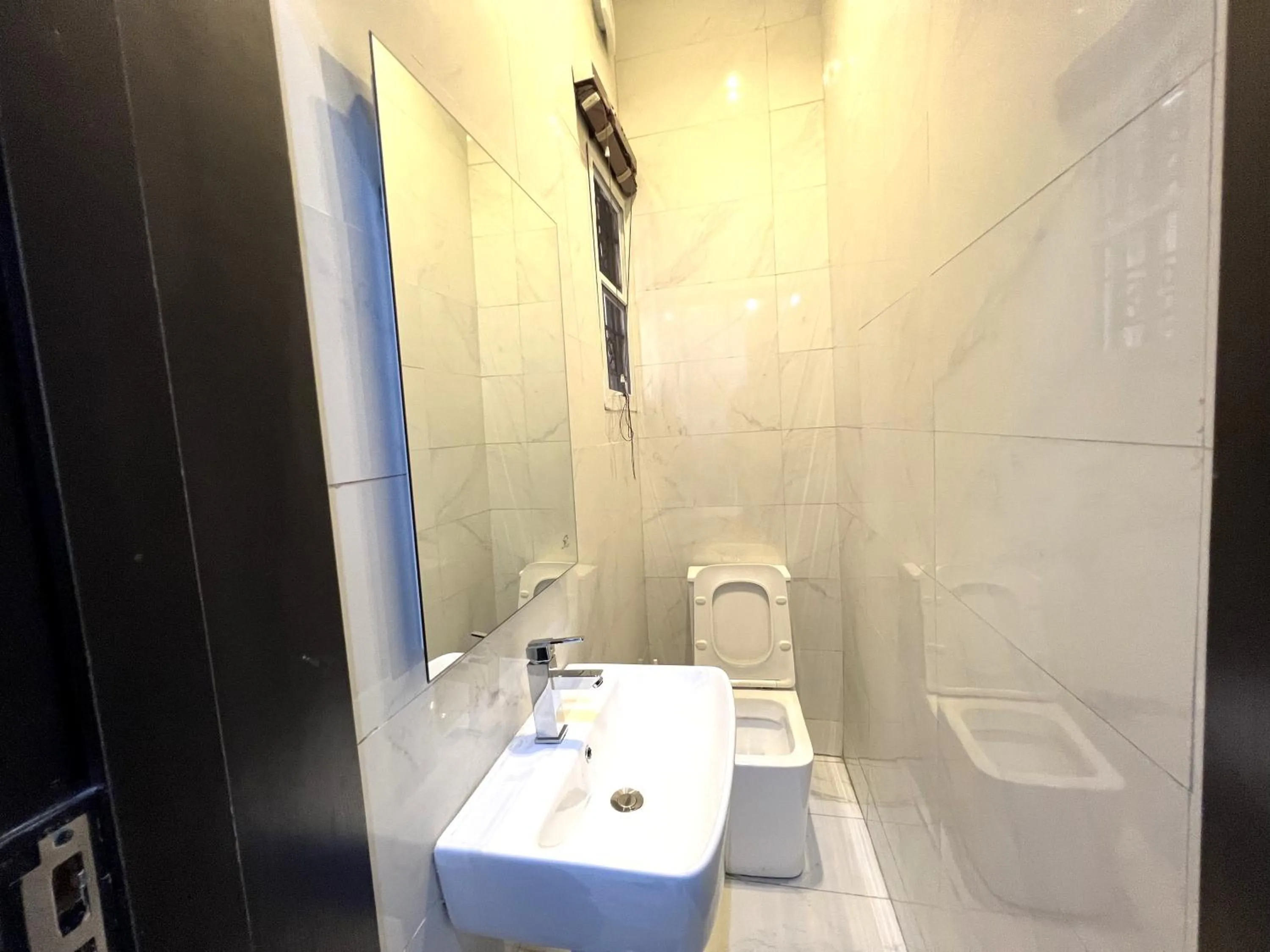 Toilet in Riviera Hotel, Apartments & Resorts