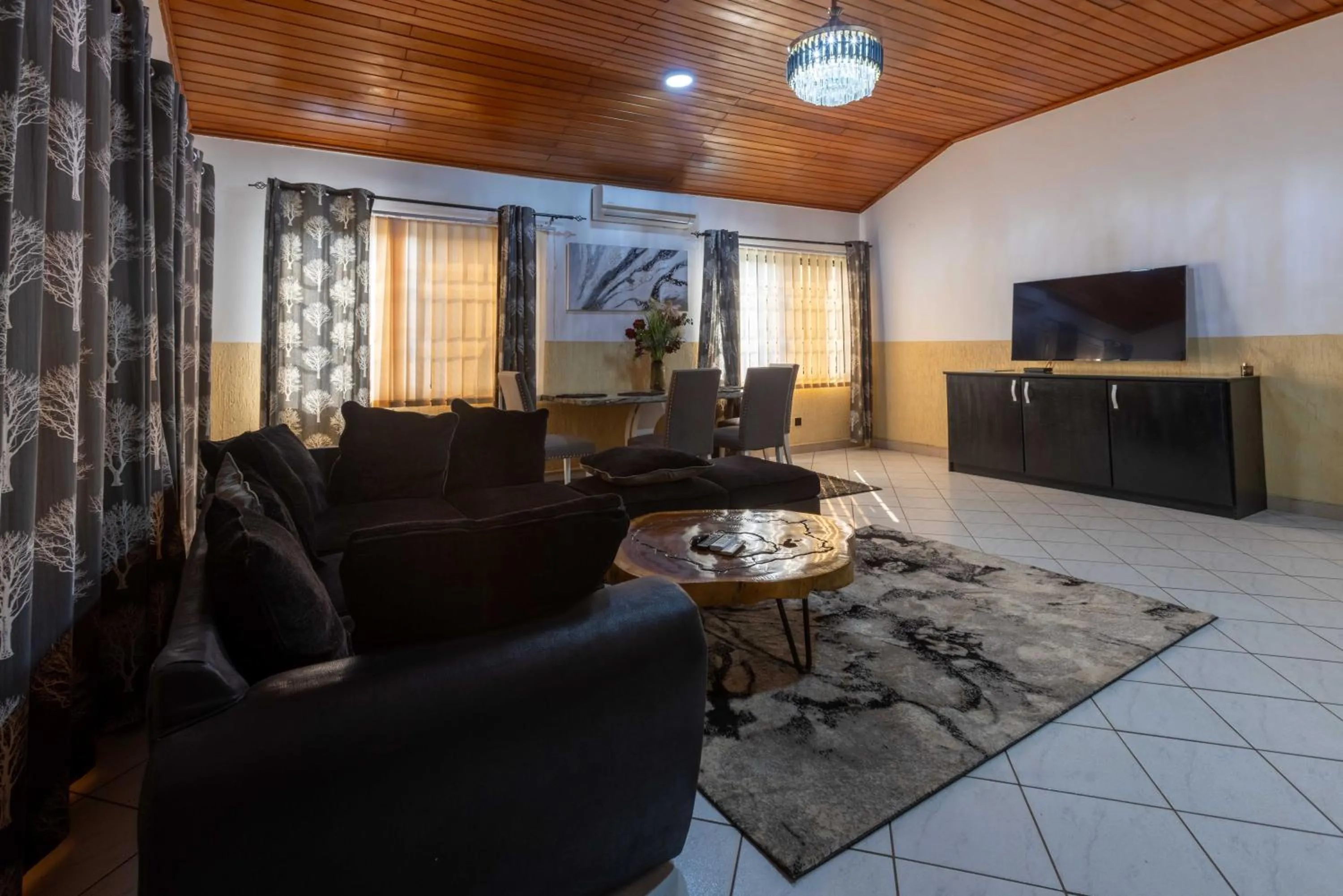 TV and multimedia in The Cabyn Boutique Hotel