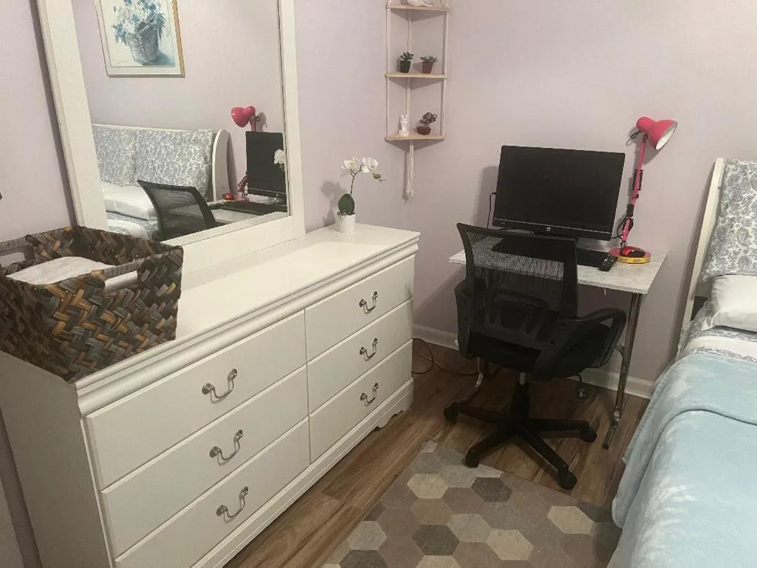 Bed in Smart Entire Loft, 3 br, 2 bath, with 3 tv