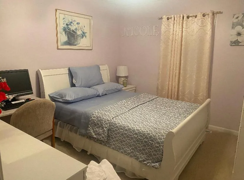 Bed in Smart Entire Loft, 3 br, 2 bath, with 3 tv