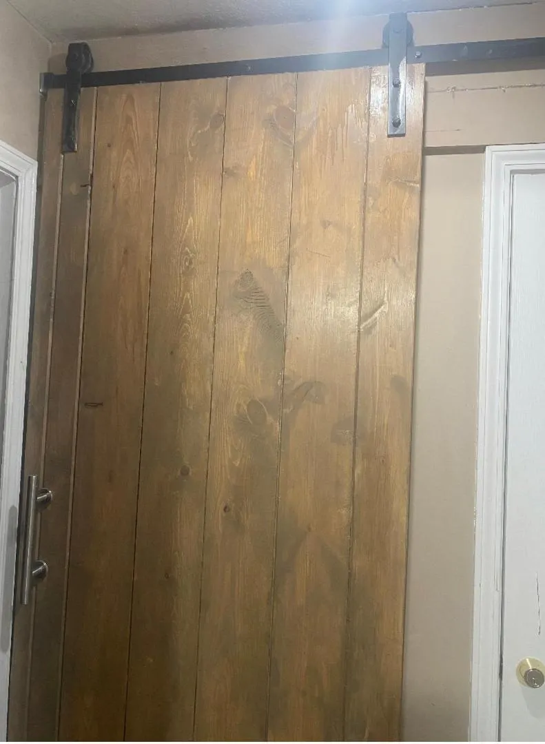 Smart Entire Loft, 3 br, 2 bath, with 3 tv