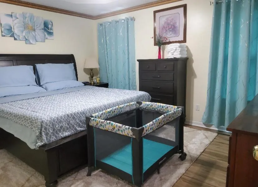 Bed in Smart Entire Loft, 3 br, 2 bath, with 3 tv