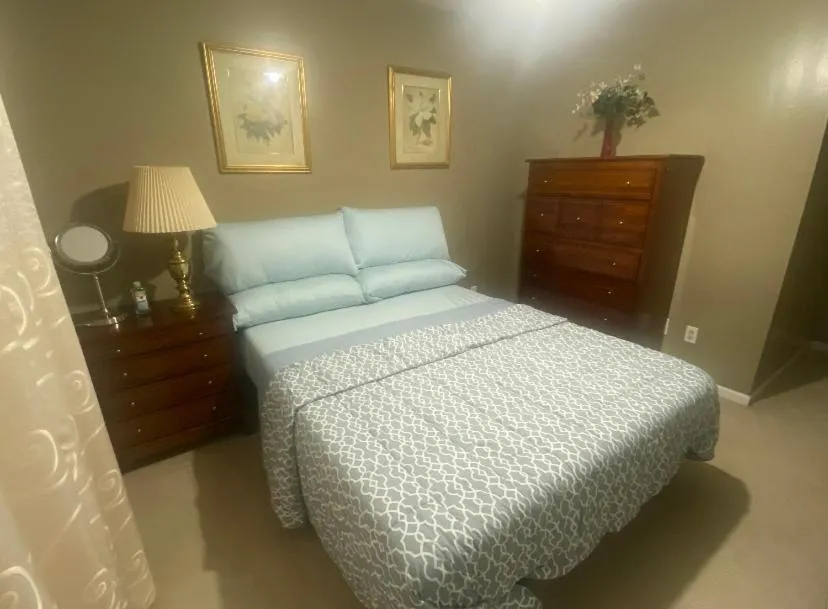 Bed in Smart Entire Loft, 3 br, 2 bath, with 3 tv