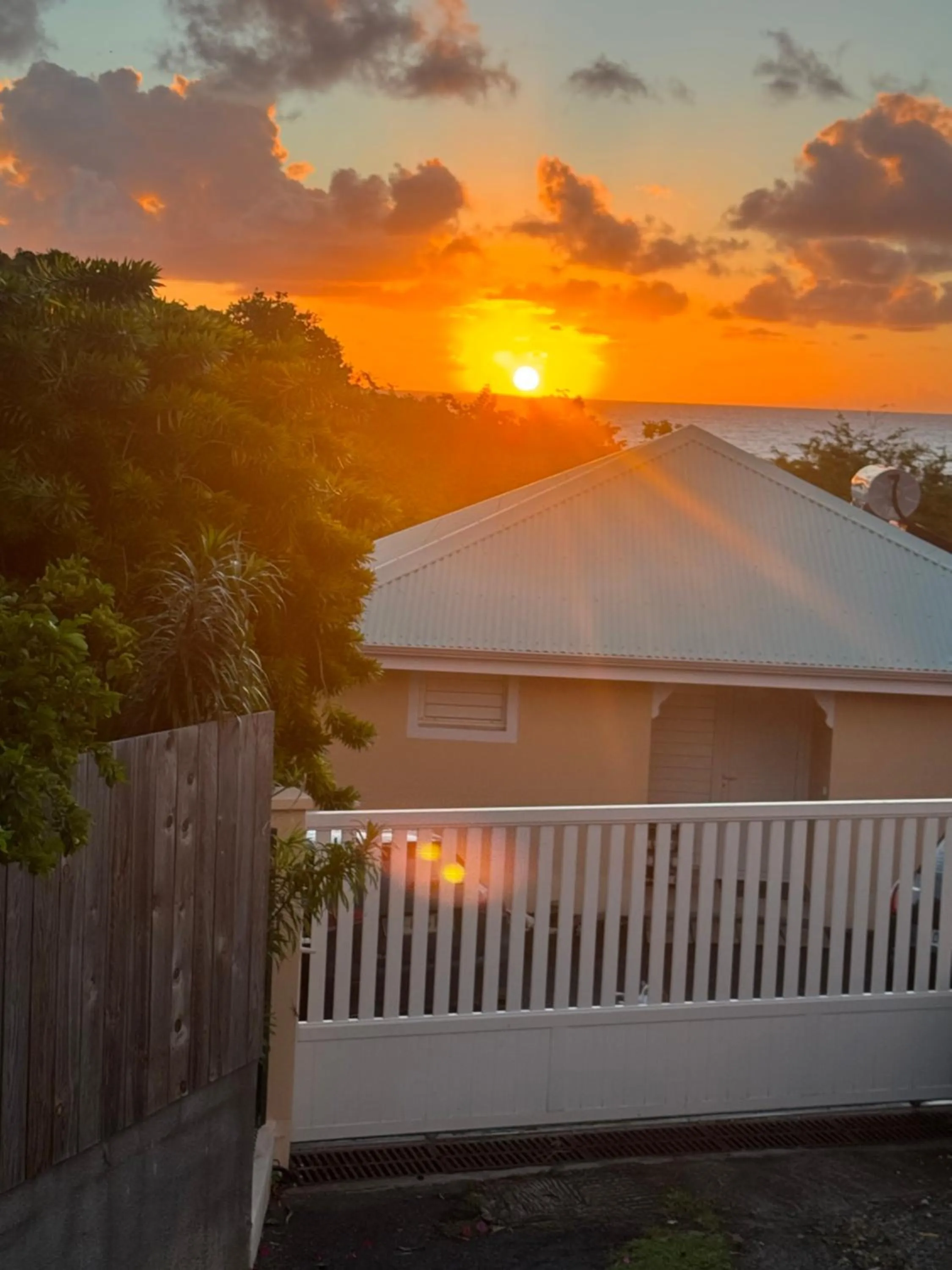 Sunrise in TI PARADI VUE MER