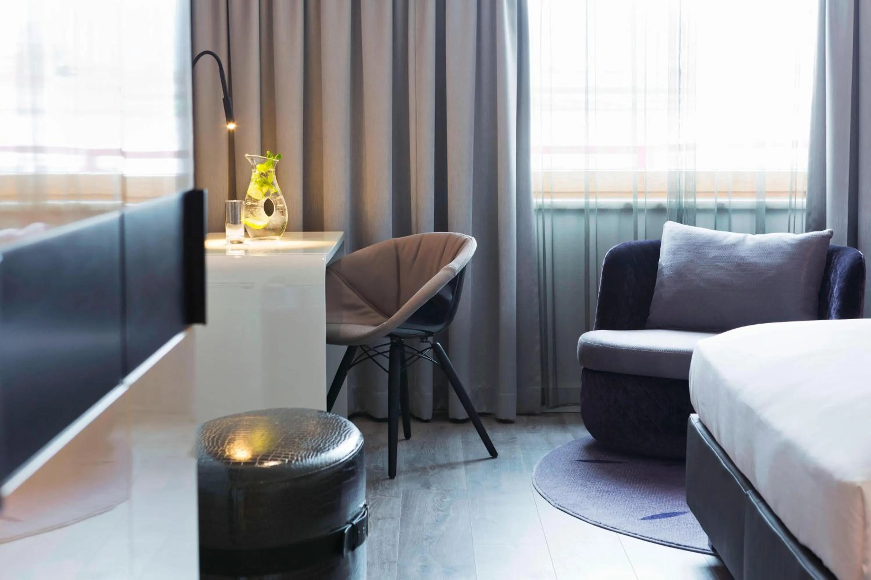 Photo of the whole room, Bed in Renaissance Vienna Schönbrunn Hotel