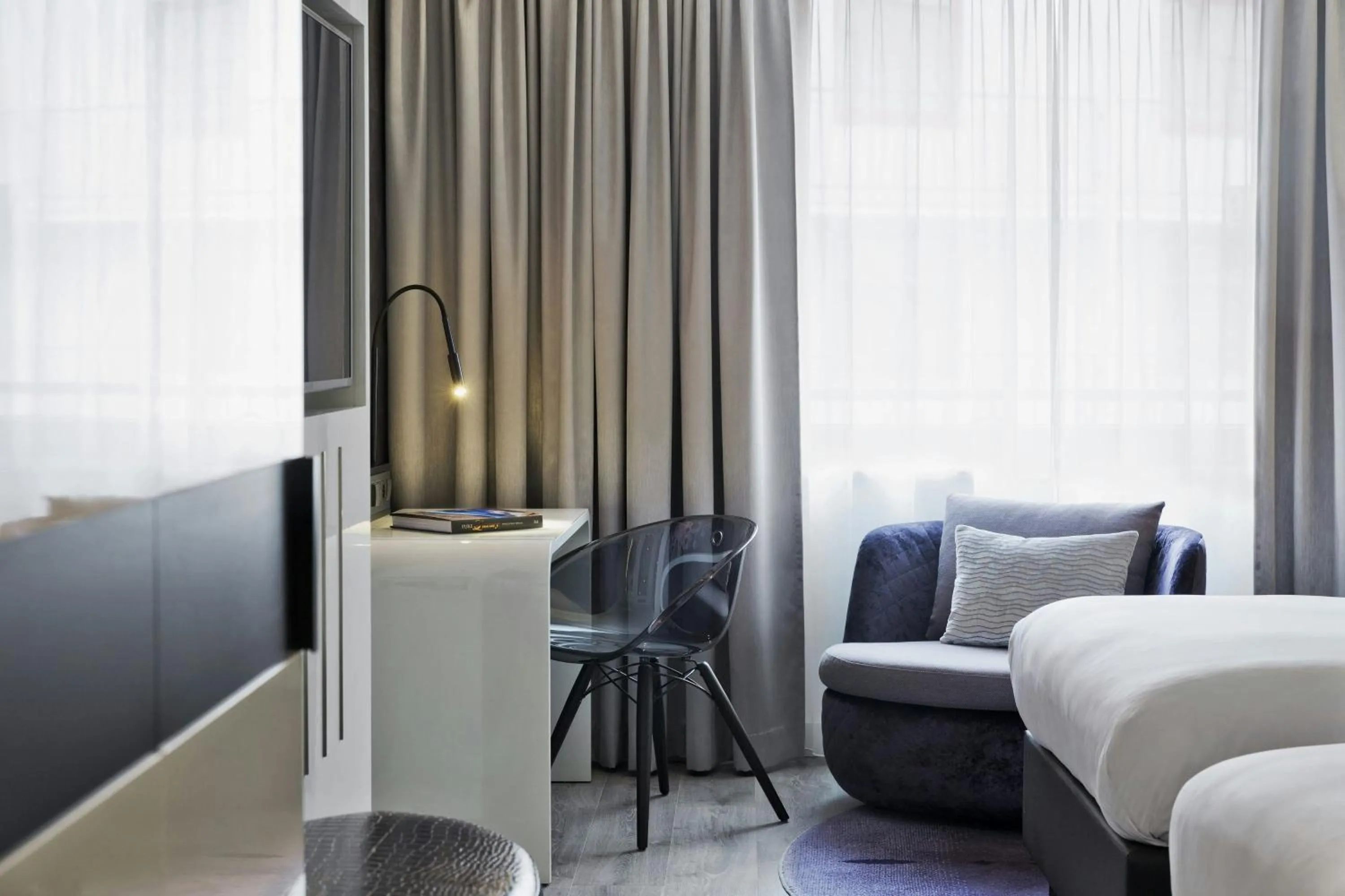 Photo of the whole room, Bed in Renaissance Vienna Schönbrunn Hotel