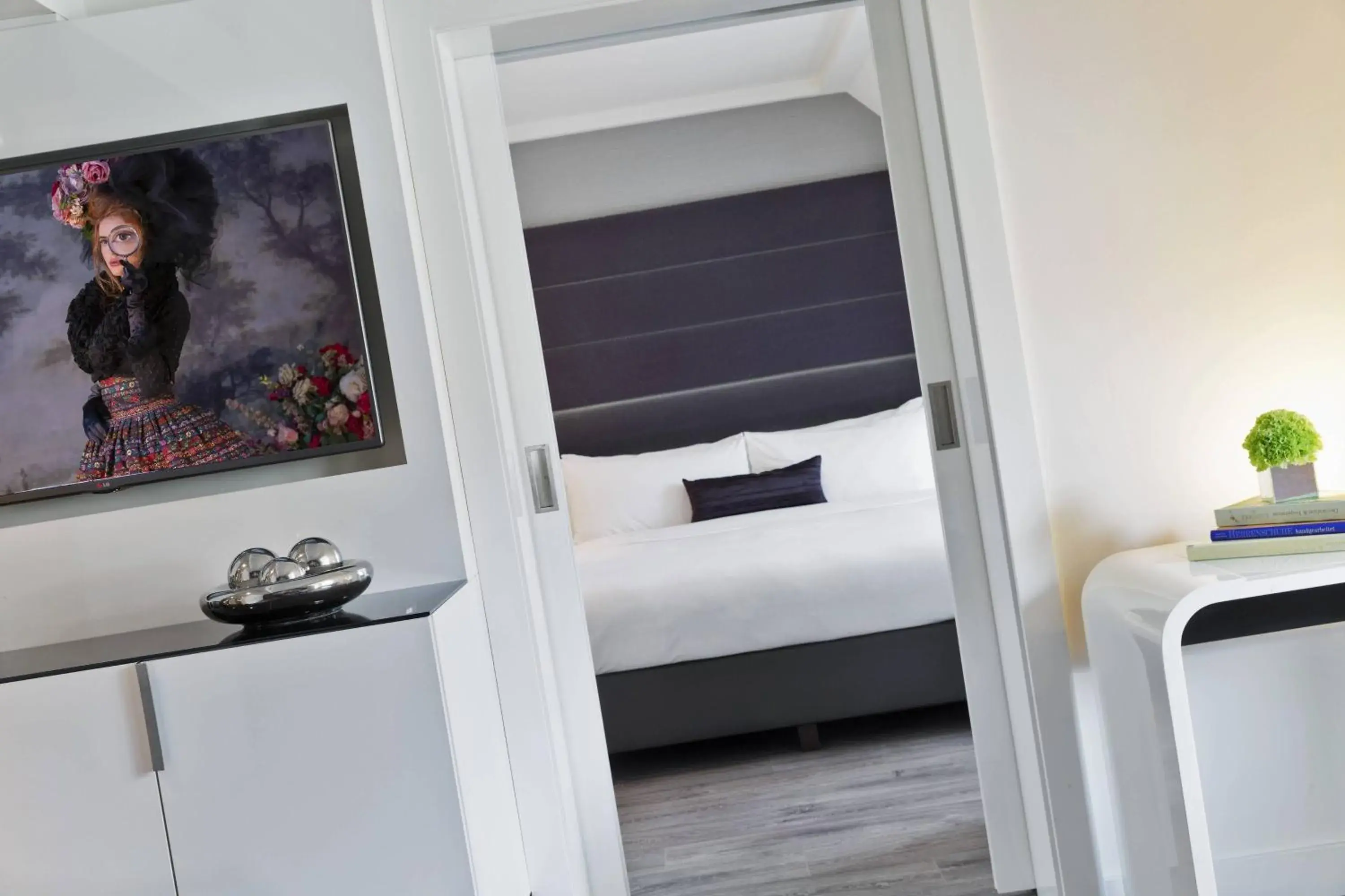 One-Bedroom Premium King Suite with Sofa Bed in Renaissance Vienna Schönbrunn Hotel One-Bedroom Premium King Suite with Sofa Bed in Renaissance Vienna Schönbrunn Hotel