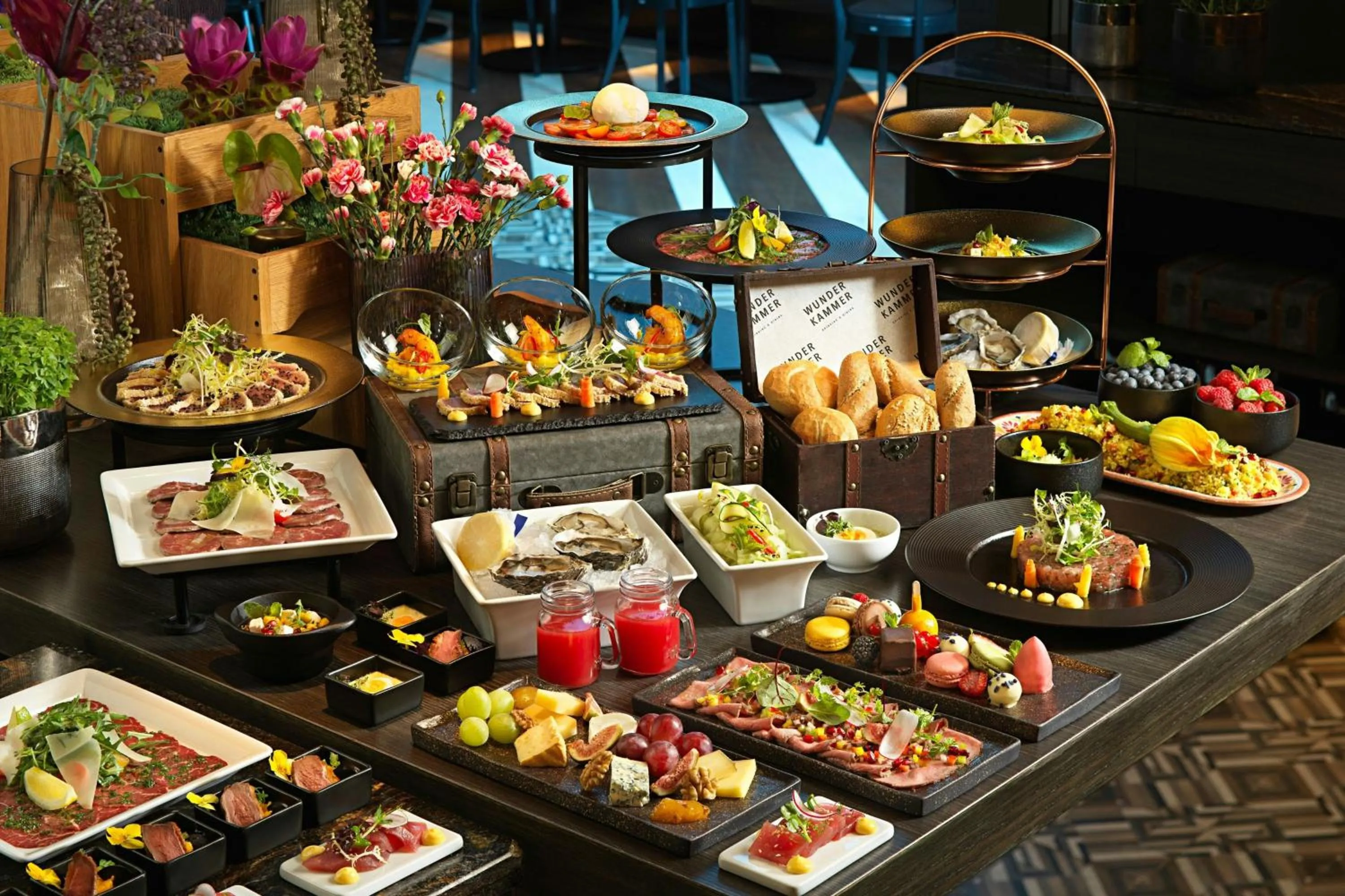 Restaurant/places to eat in Renaissance Vienna Schönbrunn Hotel