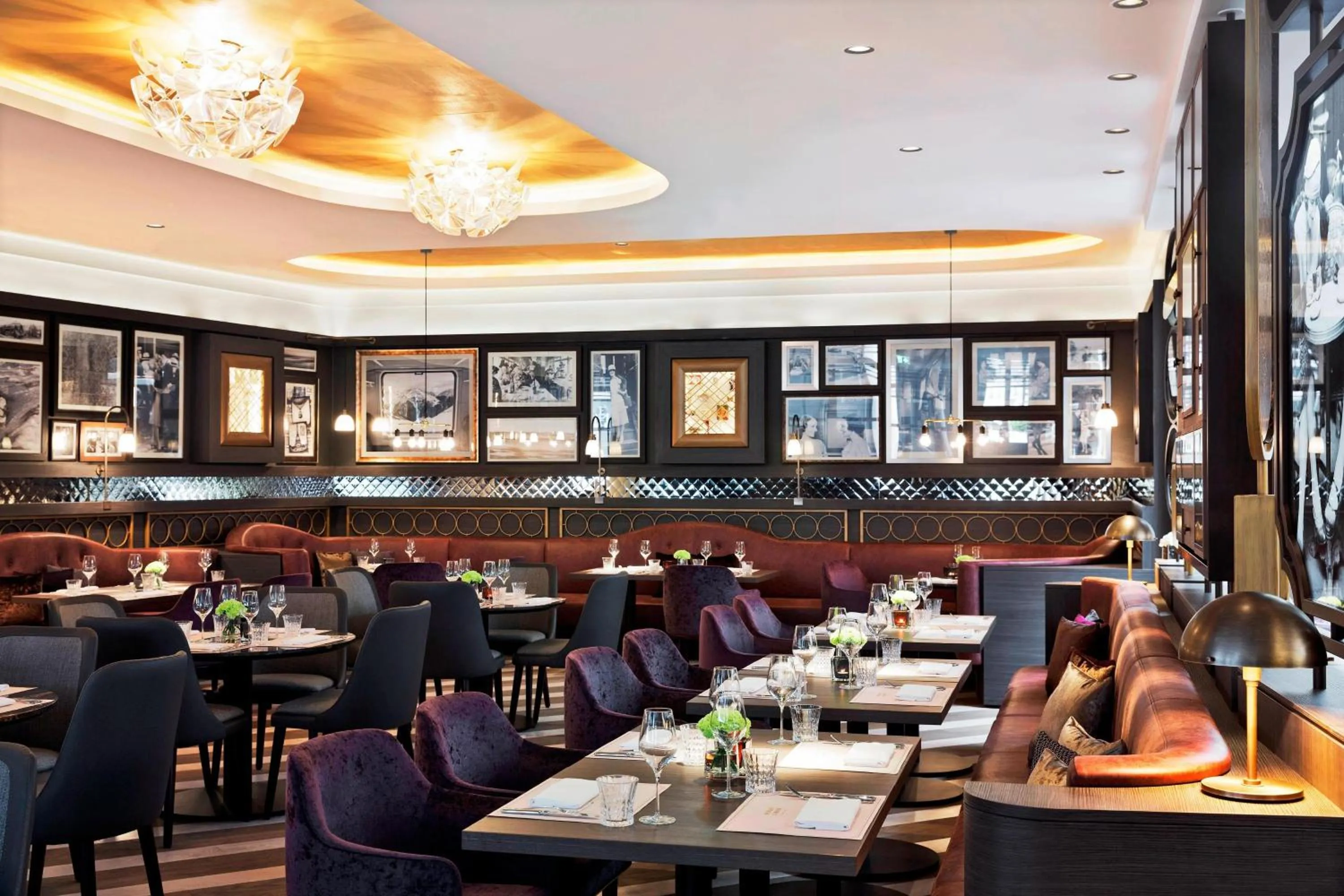 Restaurant/places to eat in Renaissance Vienna Schönbrunn Hotel