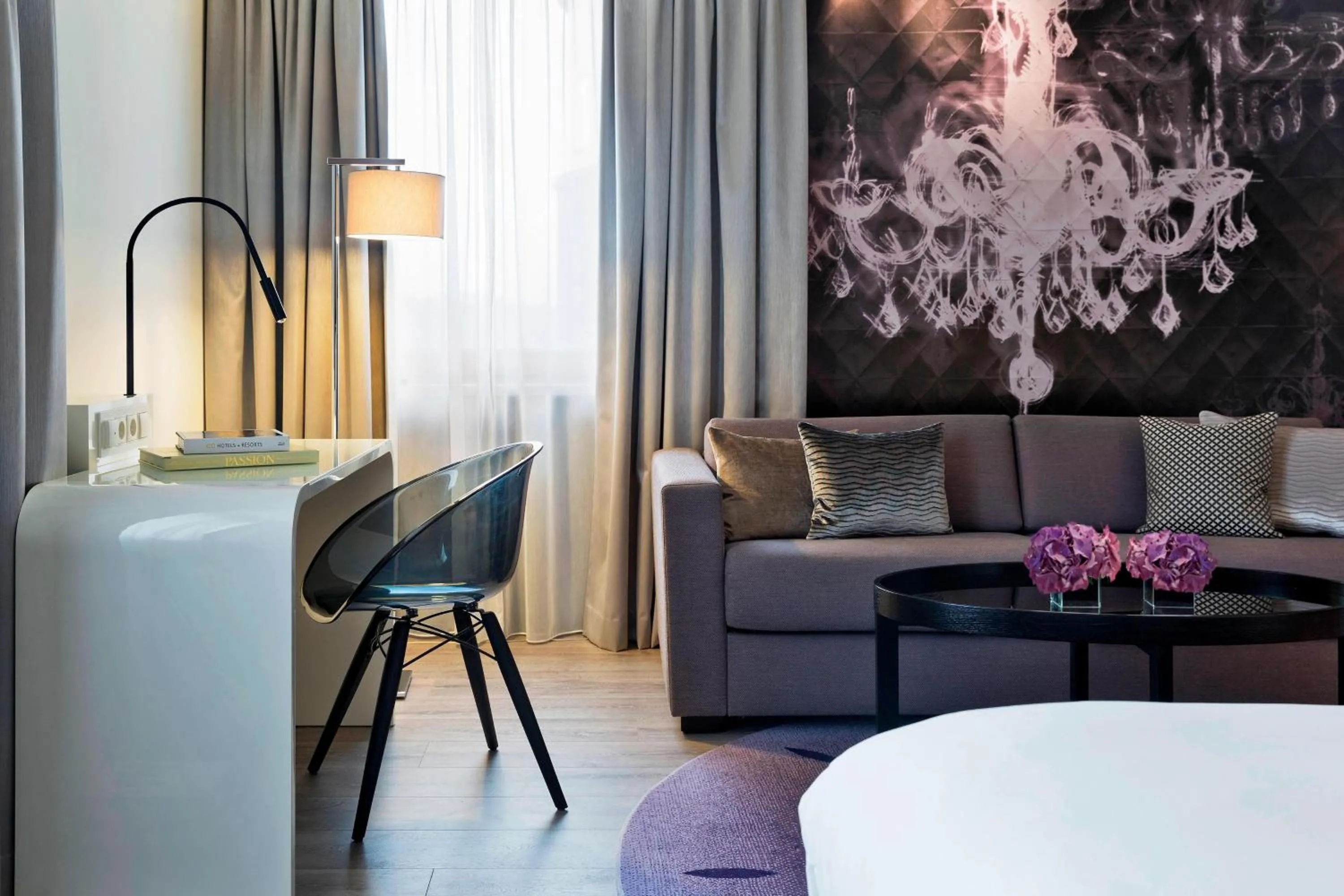 Photo of the whole room, Bed in Renaissance Vienna Schönbrunn Hotel