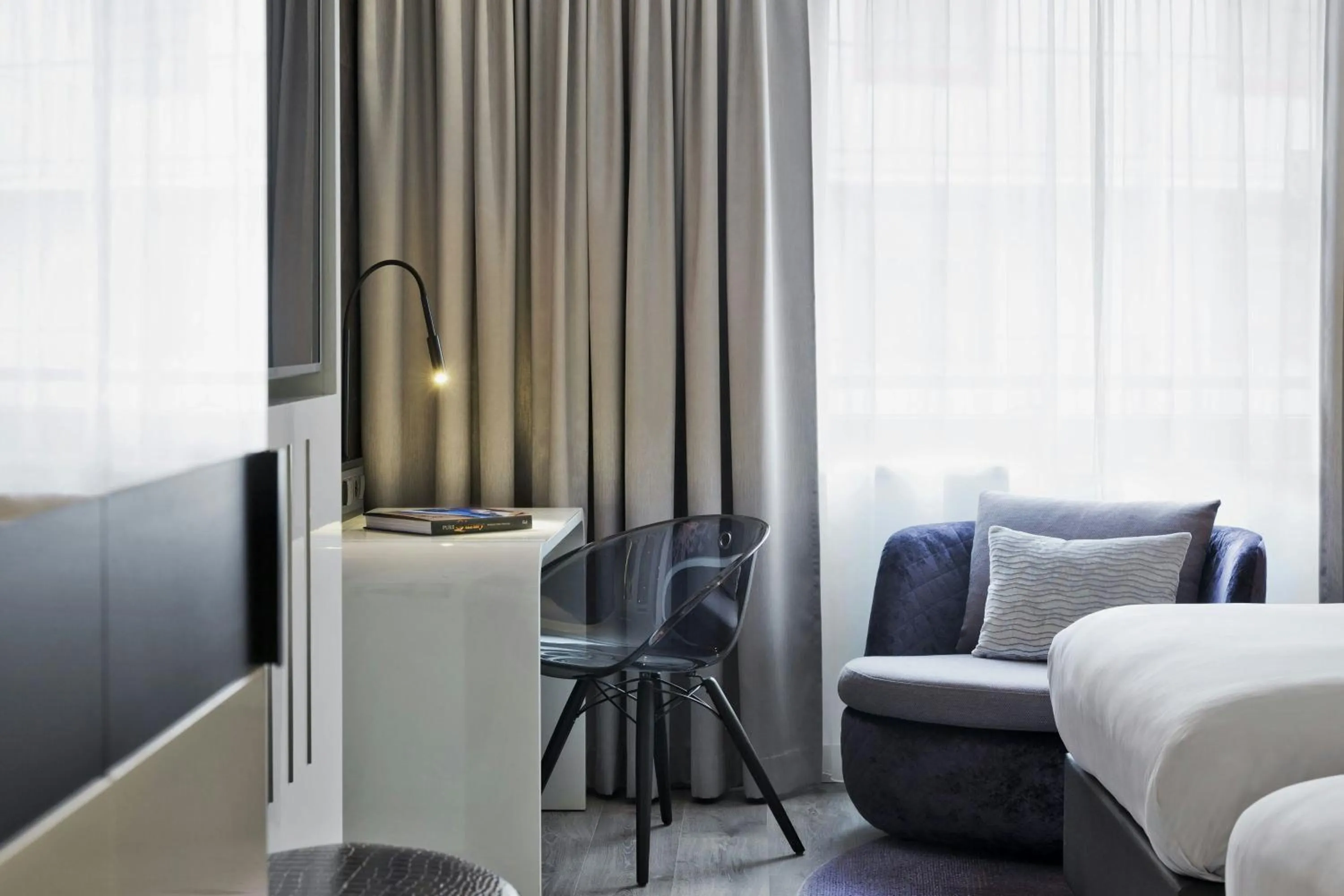 Photo of the whole room, Bed in Renaissance Vienna Schönbrunn Hotel