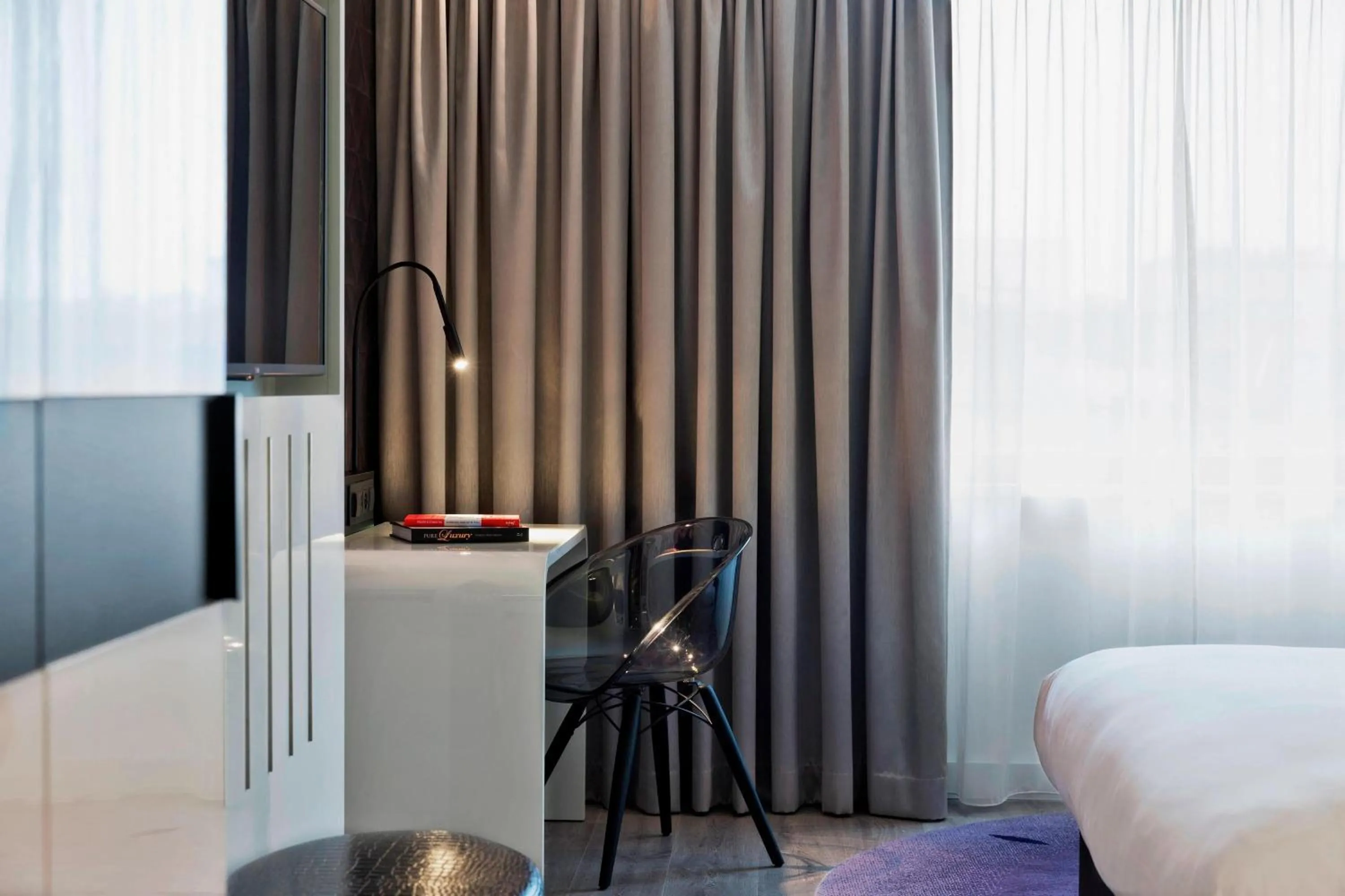 Photo of the whole room, Bed in Renaissance Vienna Schönbrunn Hotel