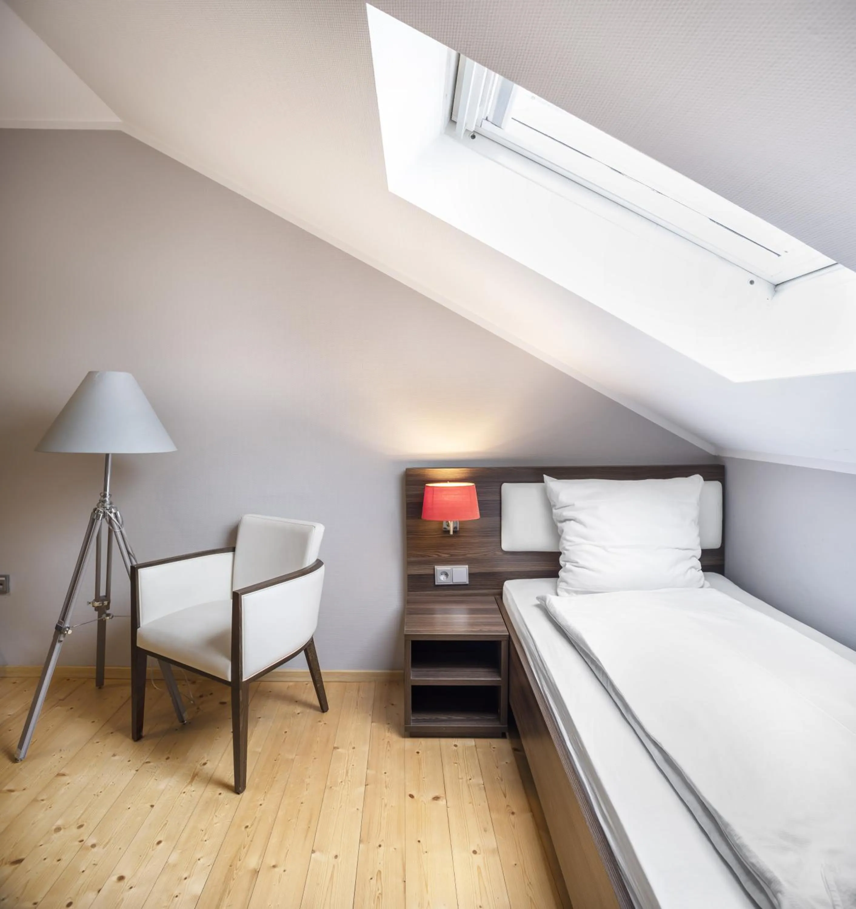 Photo of the whole room, Bed in BoardingWorld Heidelberg