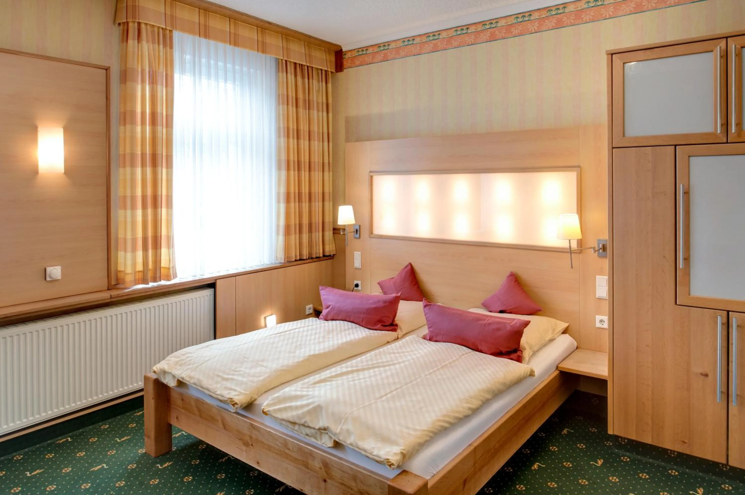 Bed in Ambient Hotel Zum Schwan