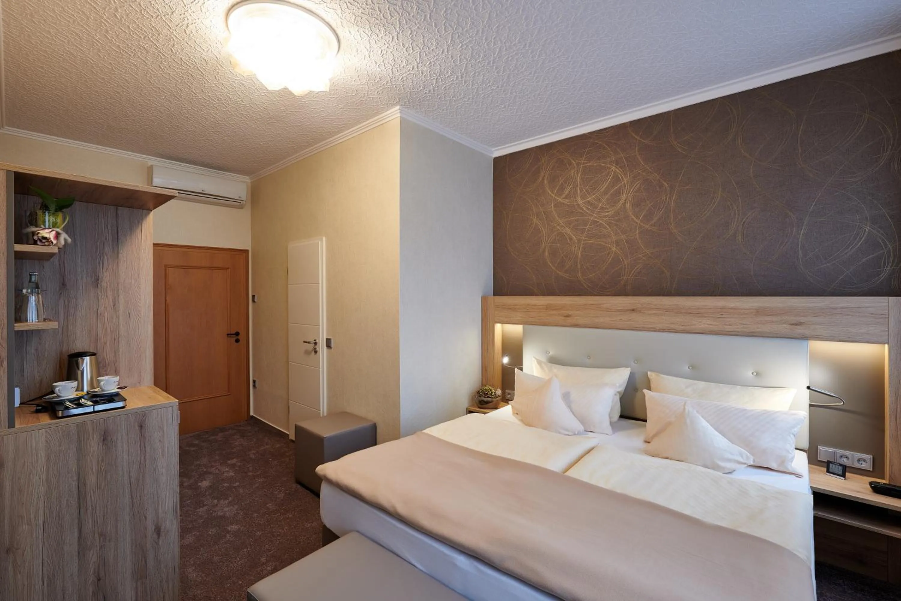 Bed in Ambient Hotel Zum Schwan