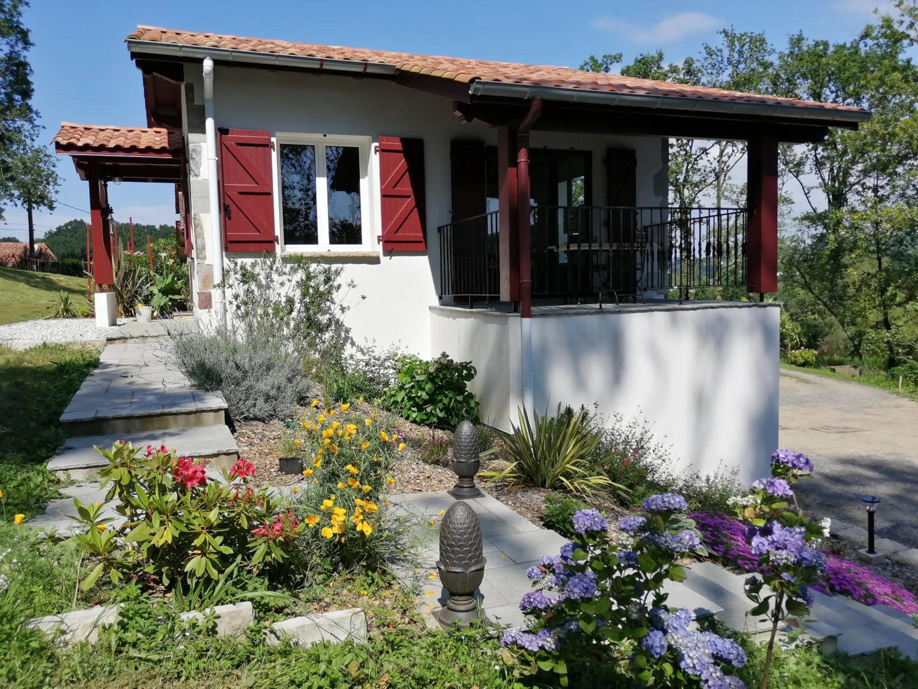 Garden view in VILLA XARAN ERDIAN Gîte LA PETITE MAISON
