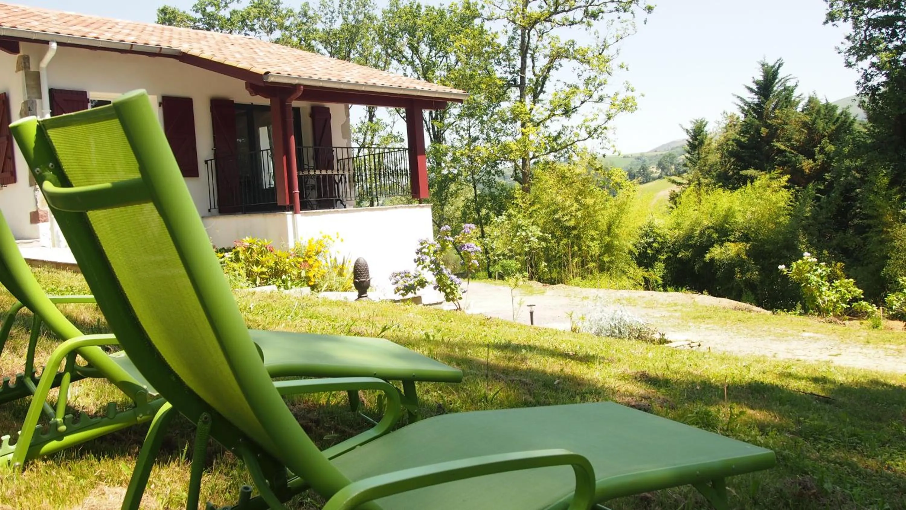 Patio in VILLA XARAN ERDIAN Gîte LA PETITE MAISON
