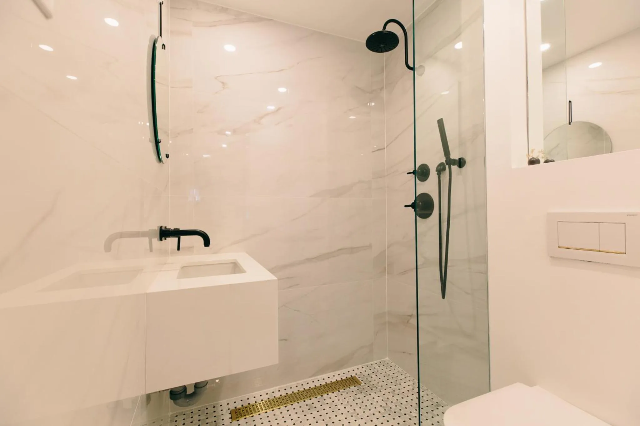 Property building in Ode