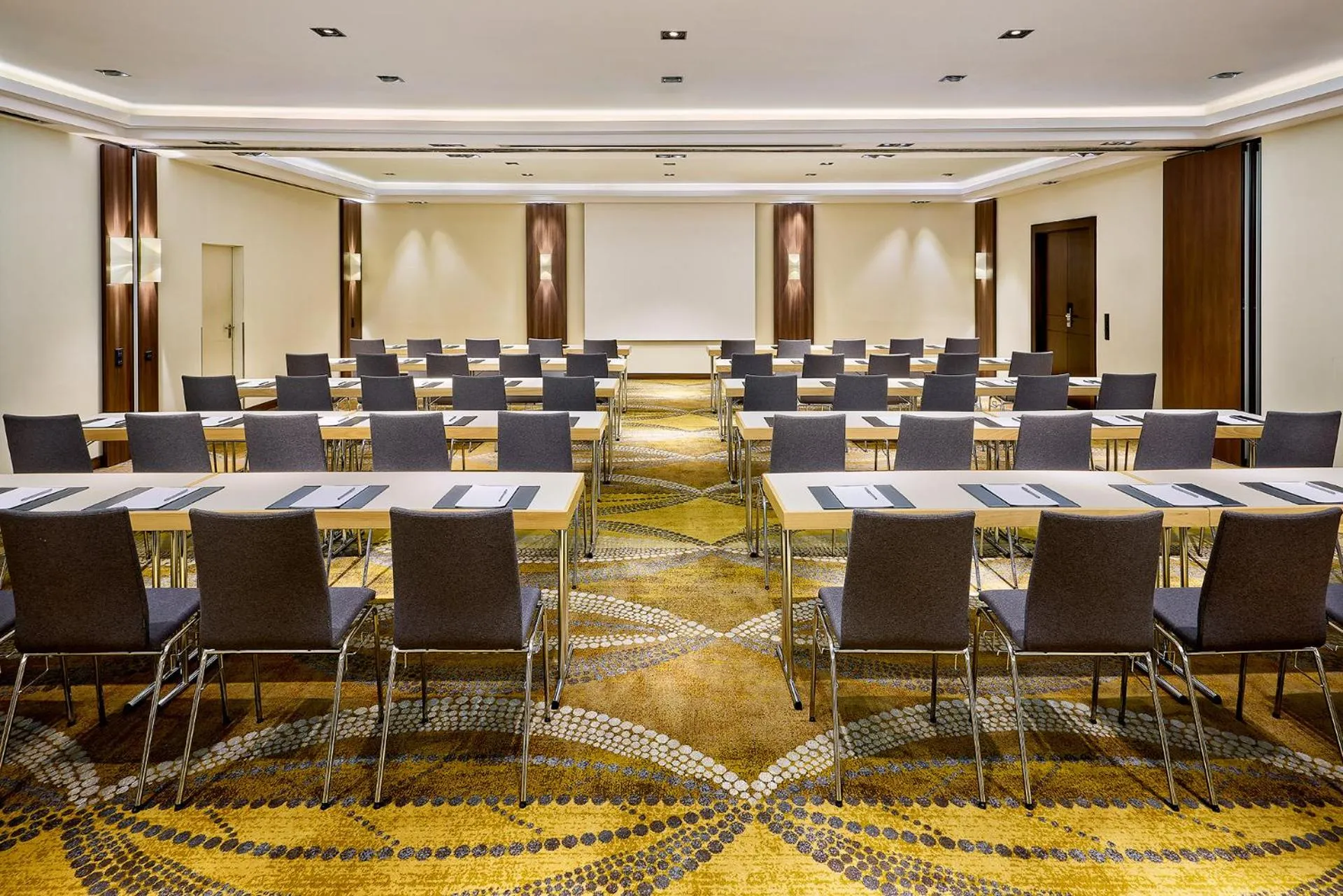 Meeting/conference room in Courtyard by Marriott Düsseldorf Seestern
