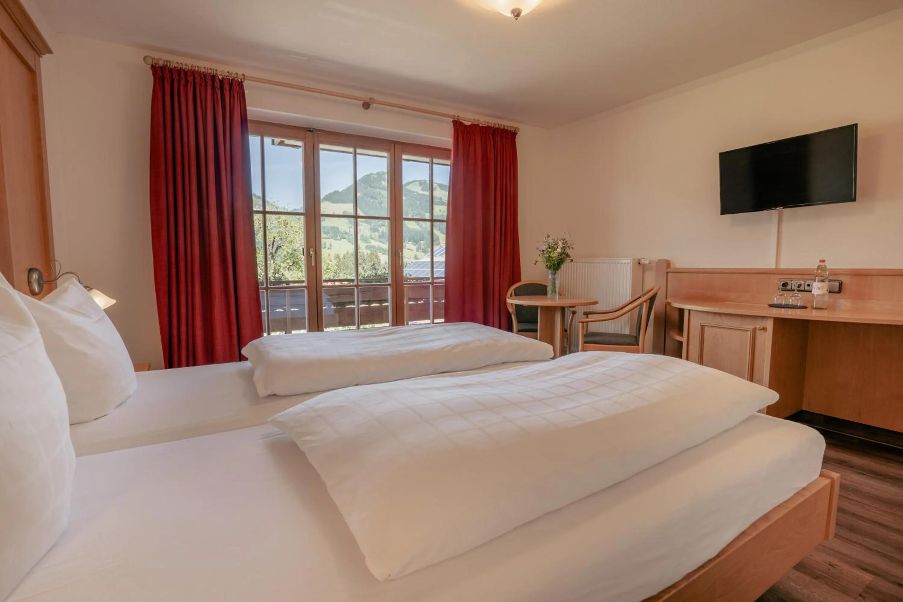 Photo of the whole room, Bed in Hotel garni Oberdorfer Stuben