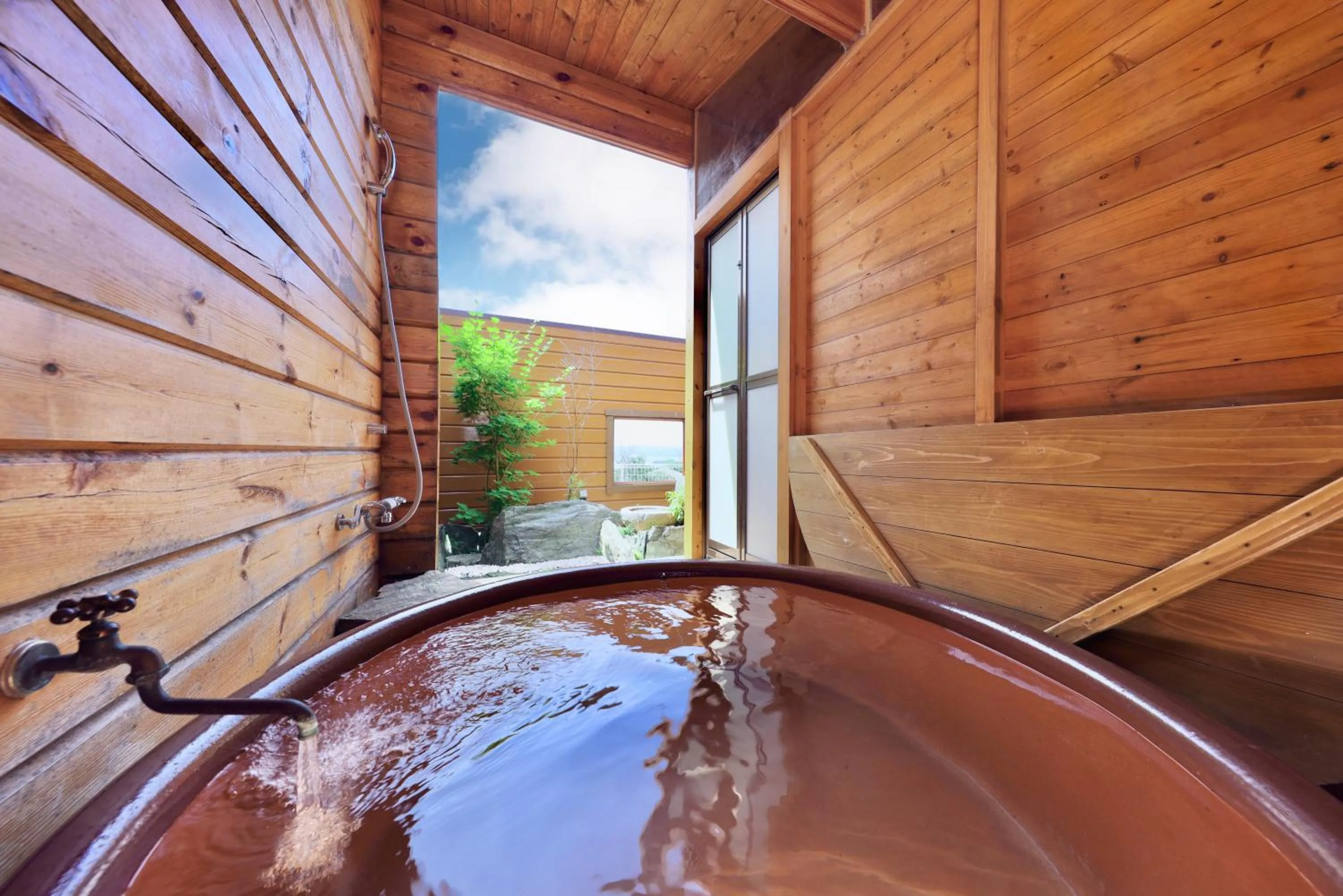 Open Air Bath in Crystal Besso Shirahama