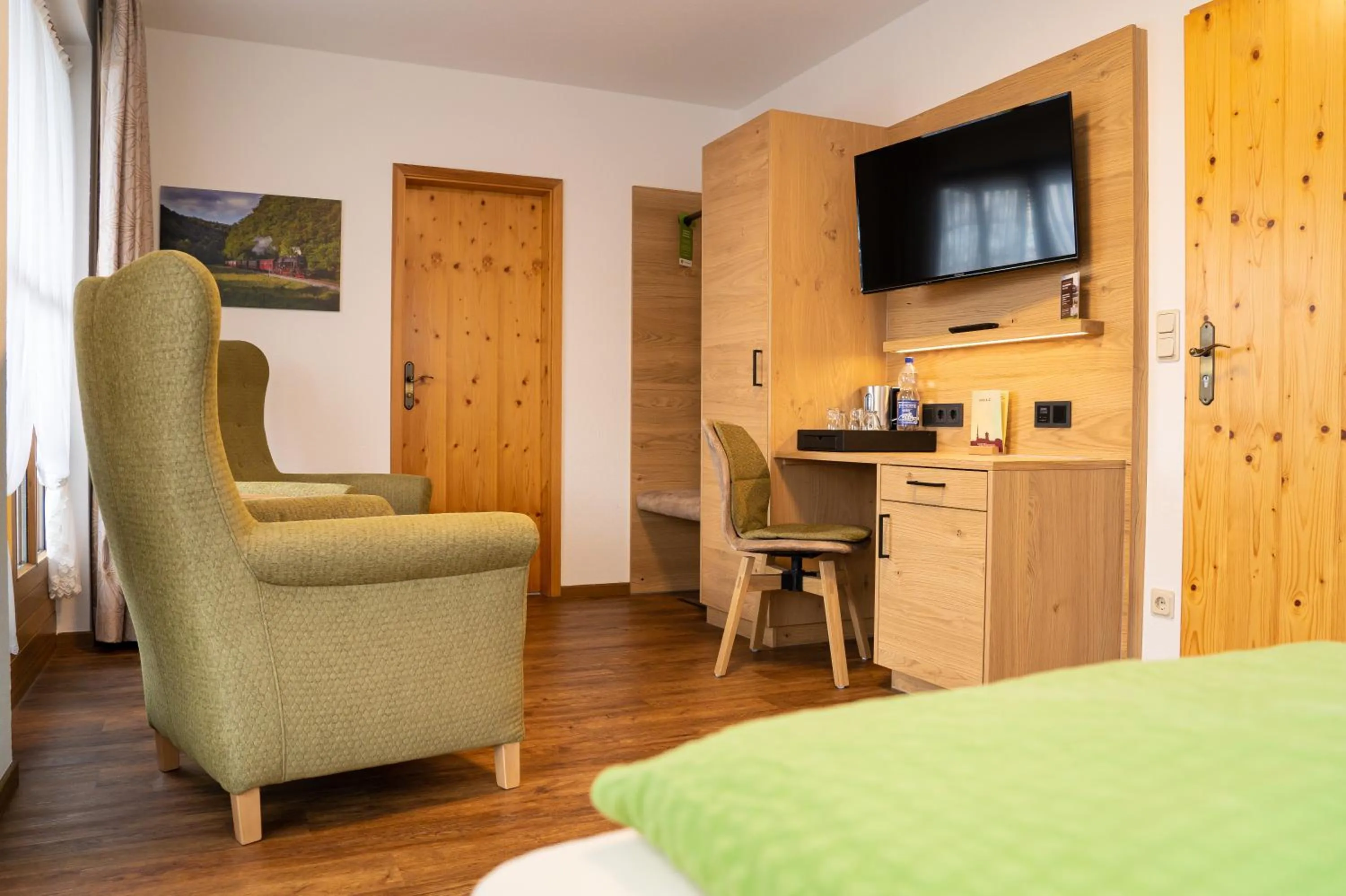 TV and multimedia, Bed in Hotel und Berggasthof Zum Sonnenhof