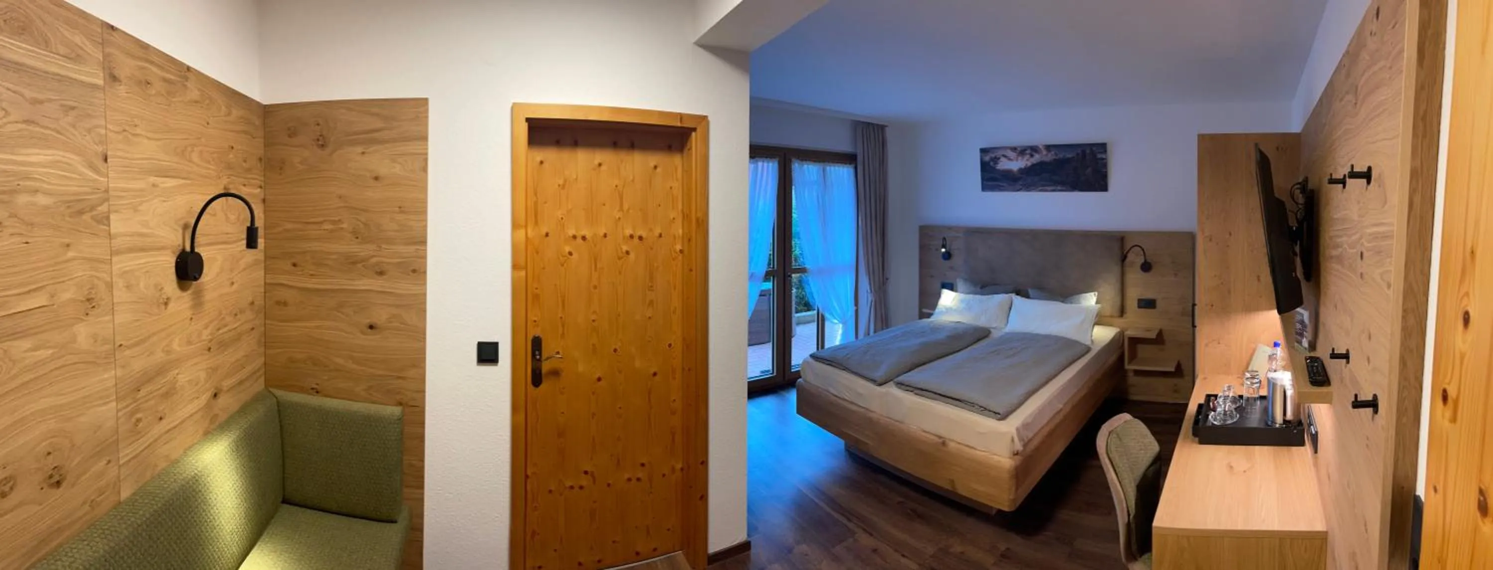 Photo of the whole room, Bed in Hotel und Berggasthof Zum Sonnenhof