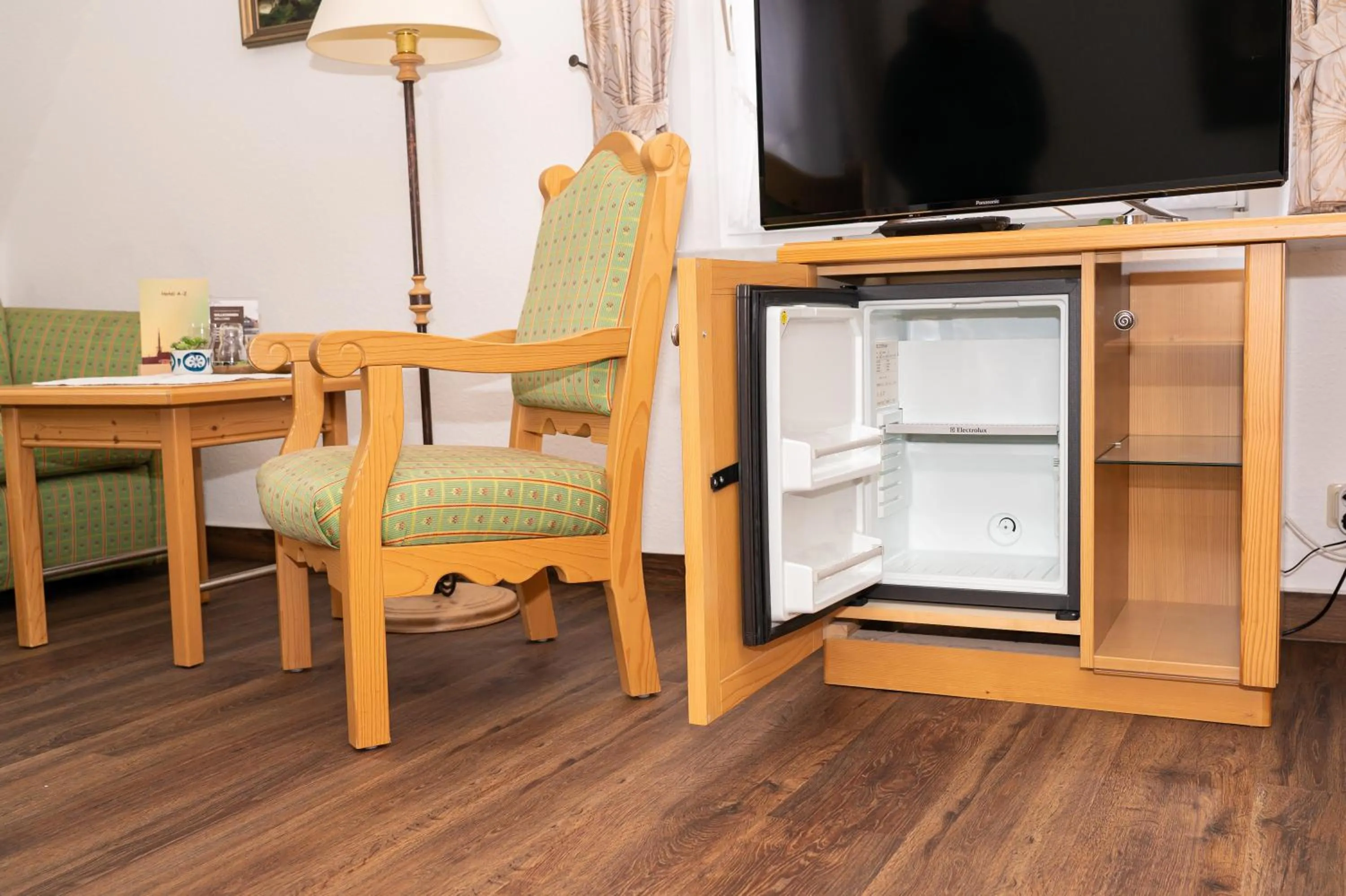 TV and multimedia in Hotel und Berggasthof Zum Sonnenhof