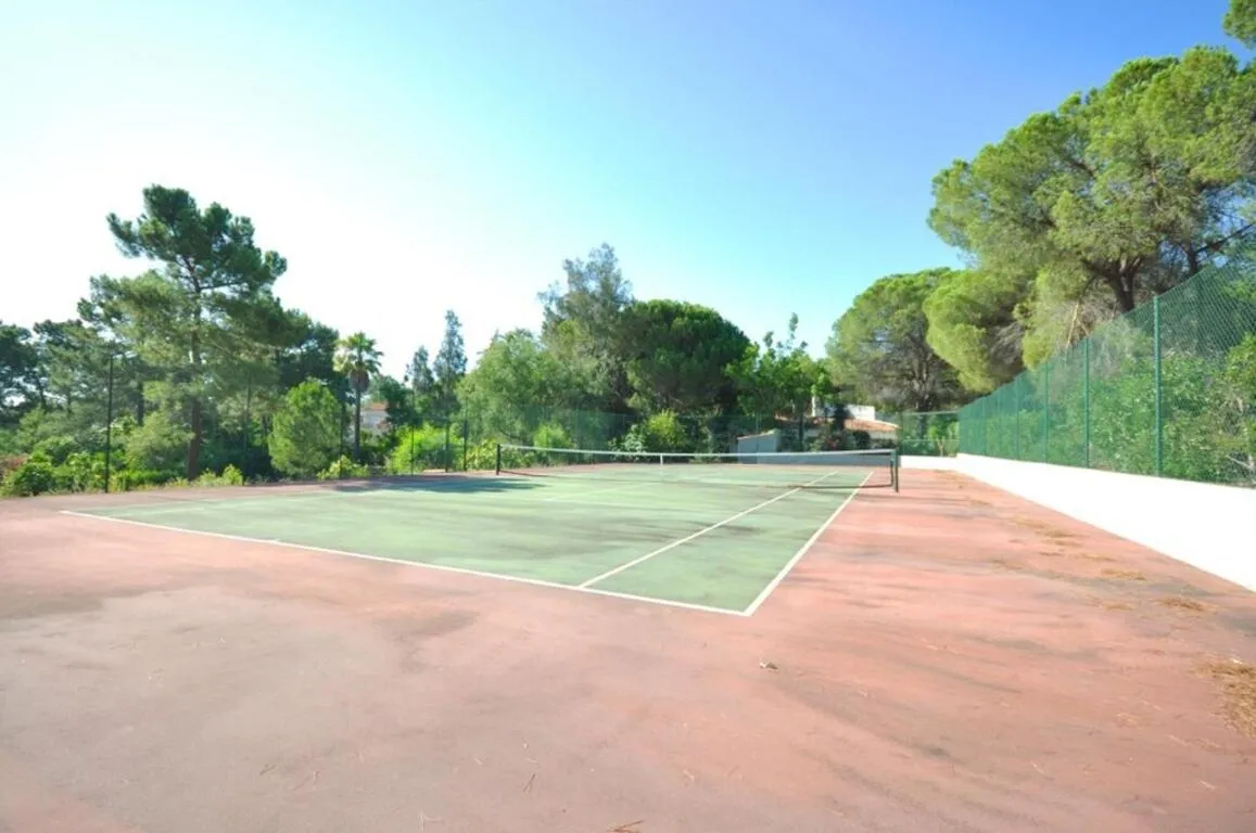 Fantastic outdoor area, private pool, Tennis Court Golf Practice Facility