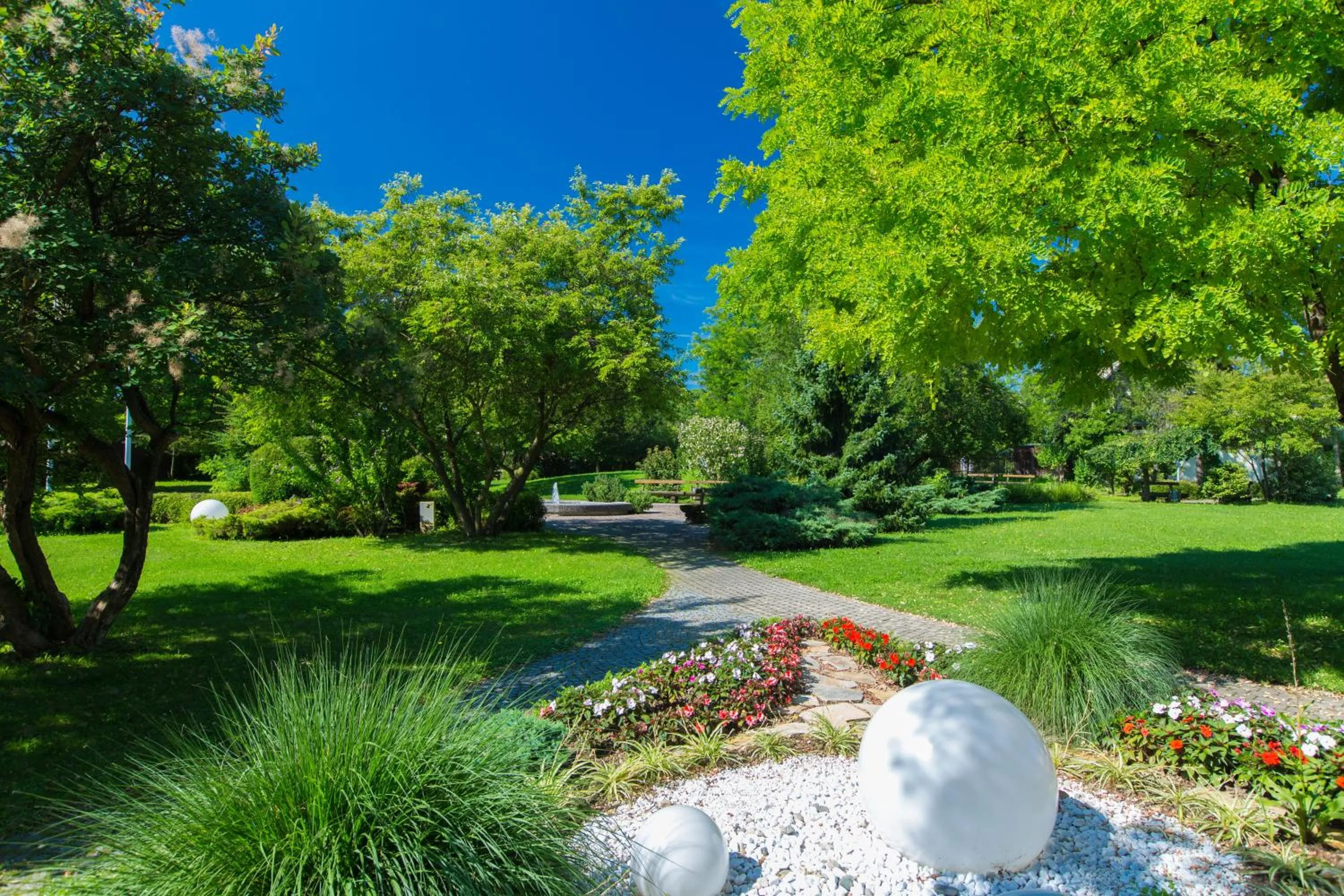 Garden in Hotel Ramada by Wyndham Graz