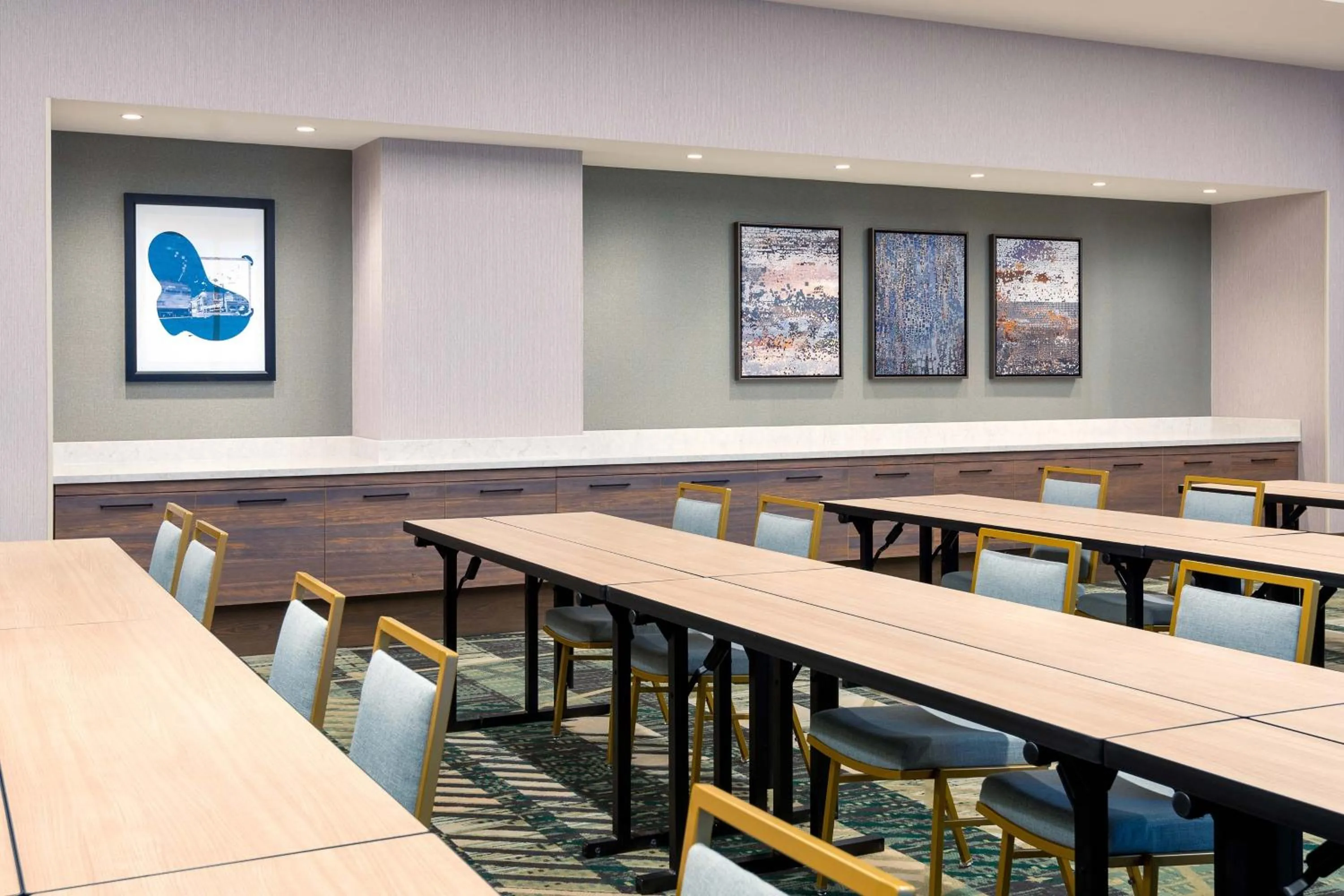 Meeting/conference room in Courtyard by Marriott Atlanta Midtown