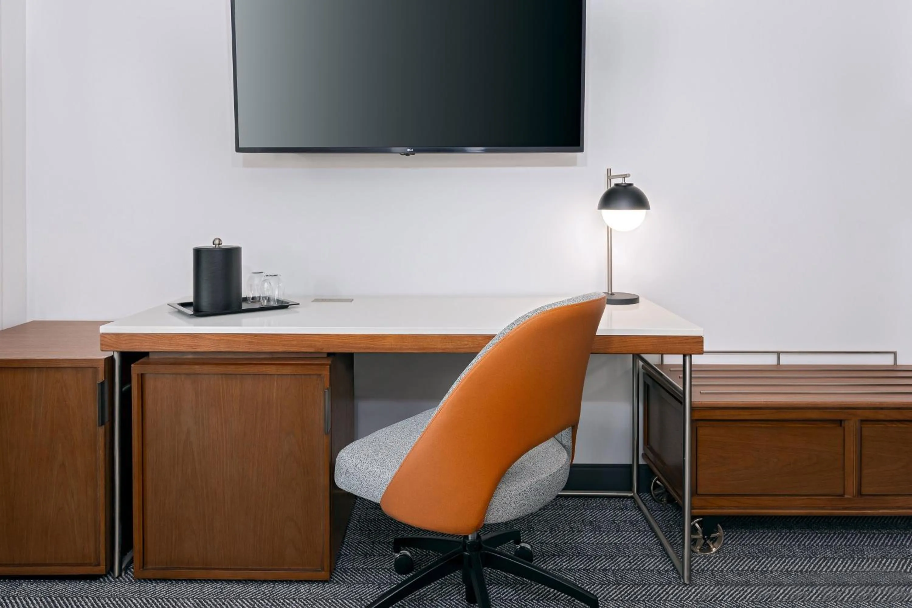 Photo of the whole room in Courtyard by Marriott Atlanta Midtown