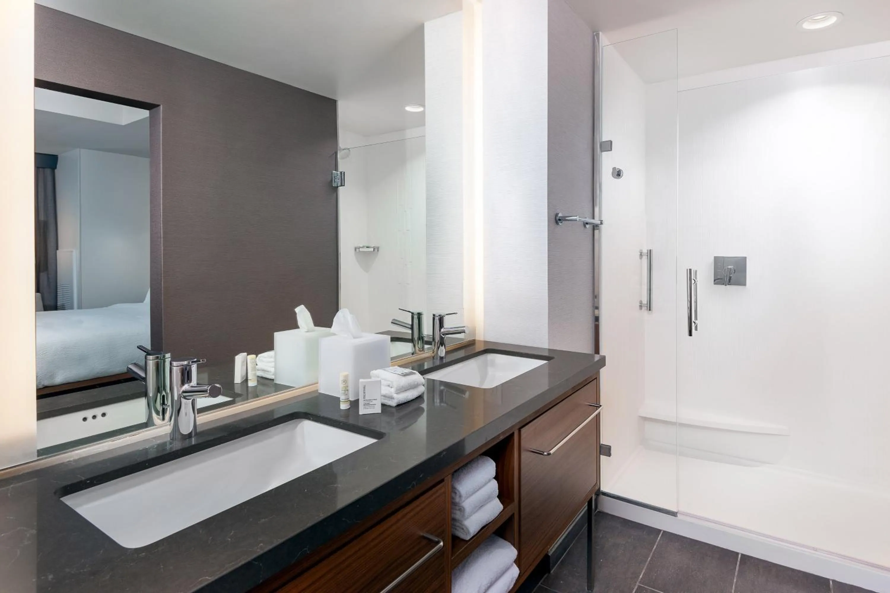 Bathroom in Courtyard by Marriott Atlanta Midtown