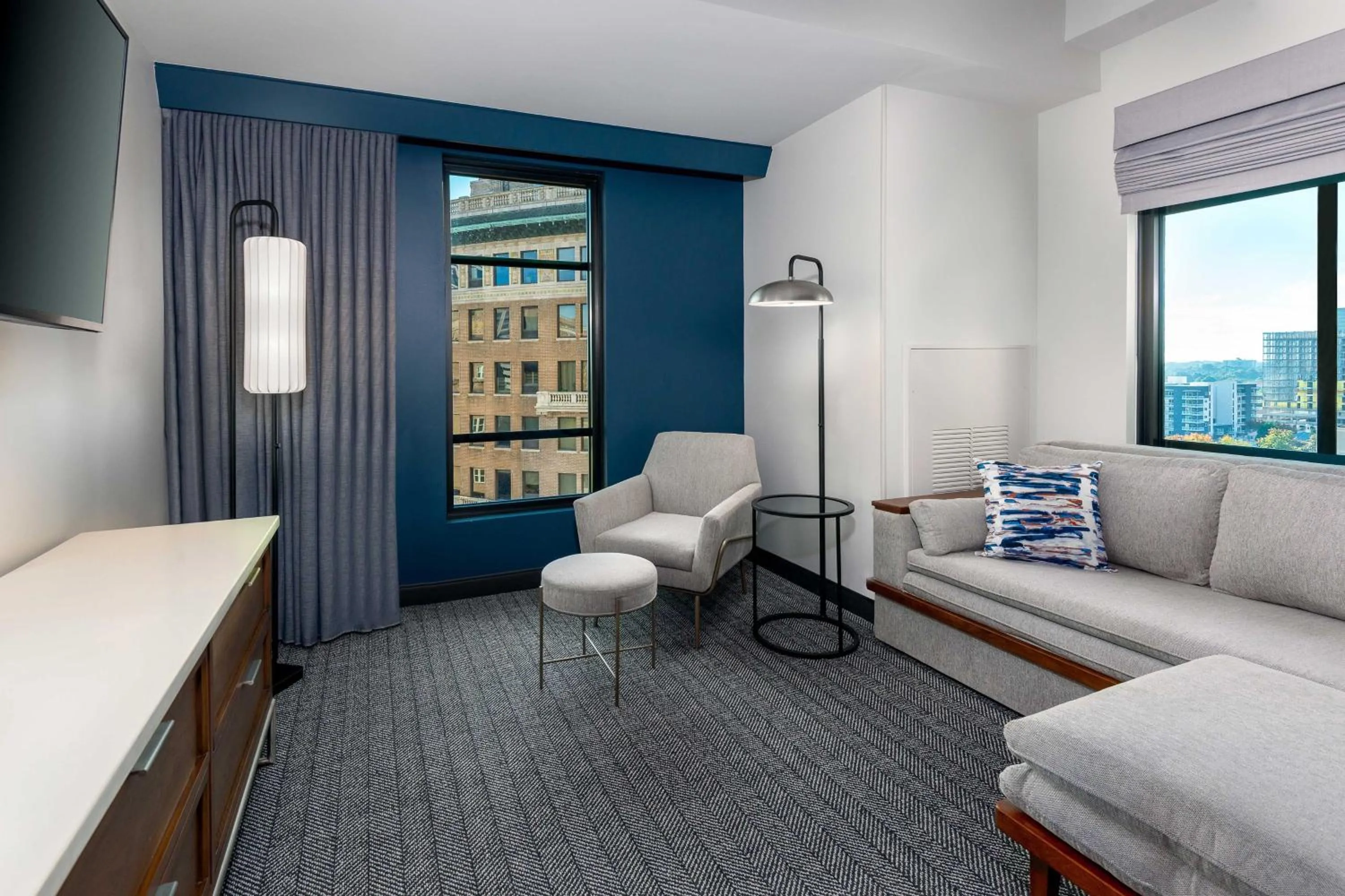 Photo of the whole room, Bed in Courtyard by Marriott Atlanta Midtown