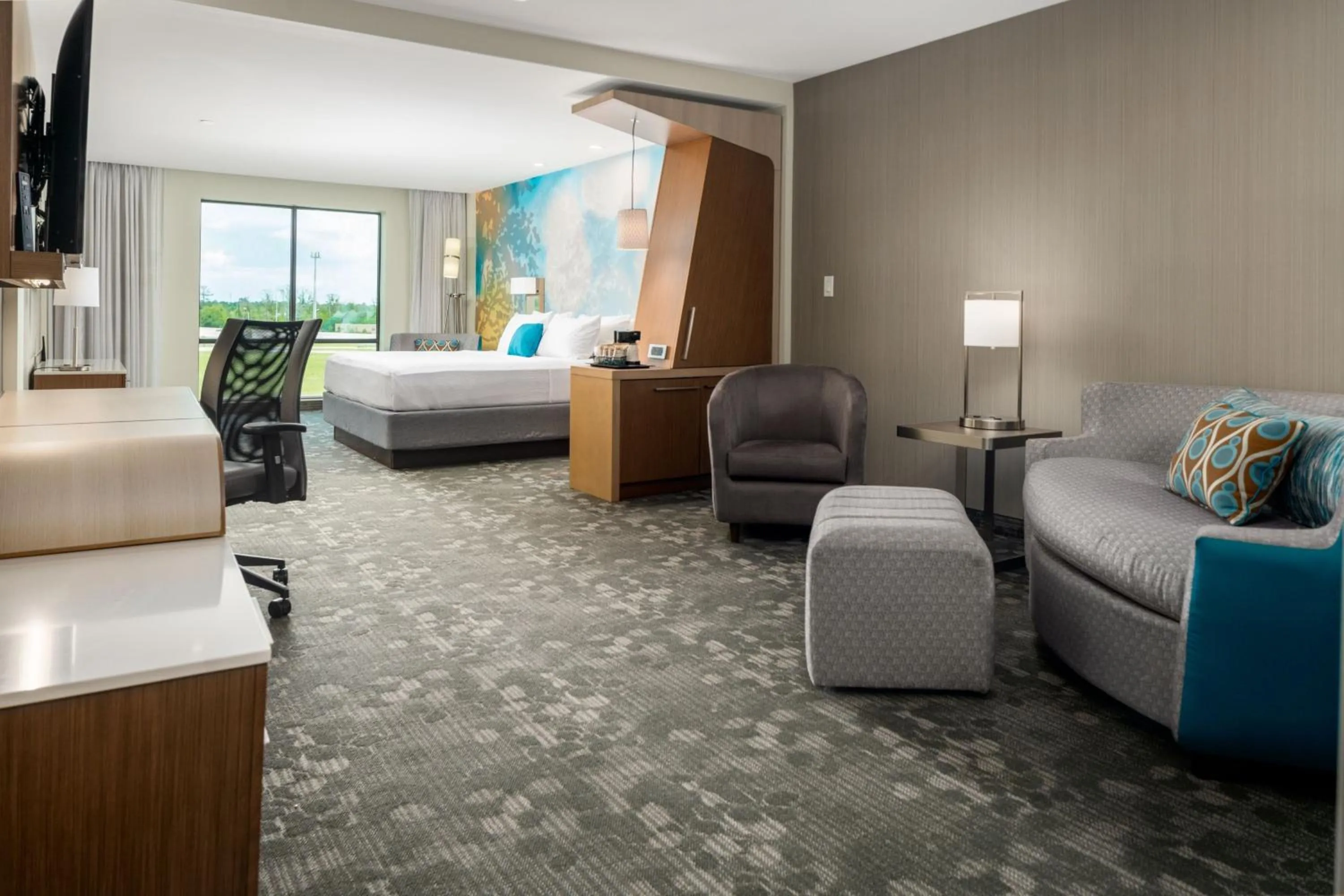 Photo of the whole room, Bed in Courtyard by Marriott Houston Northeast