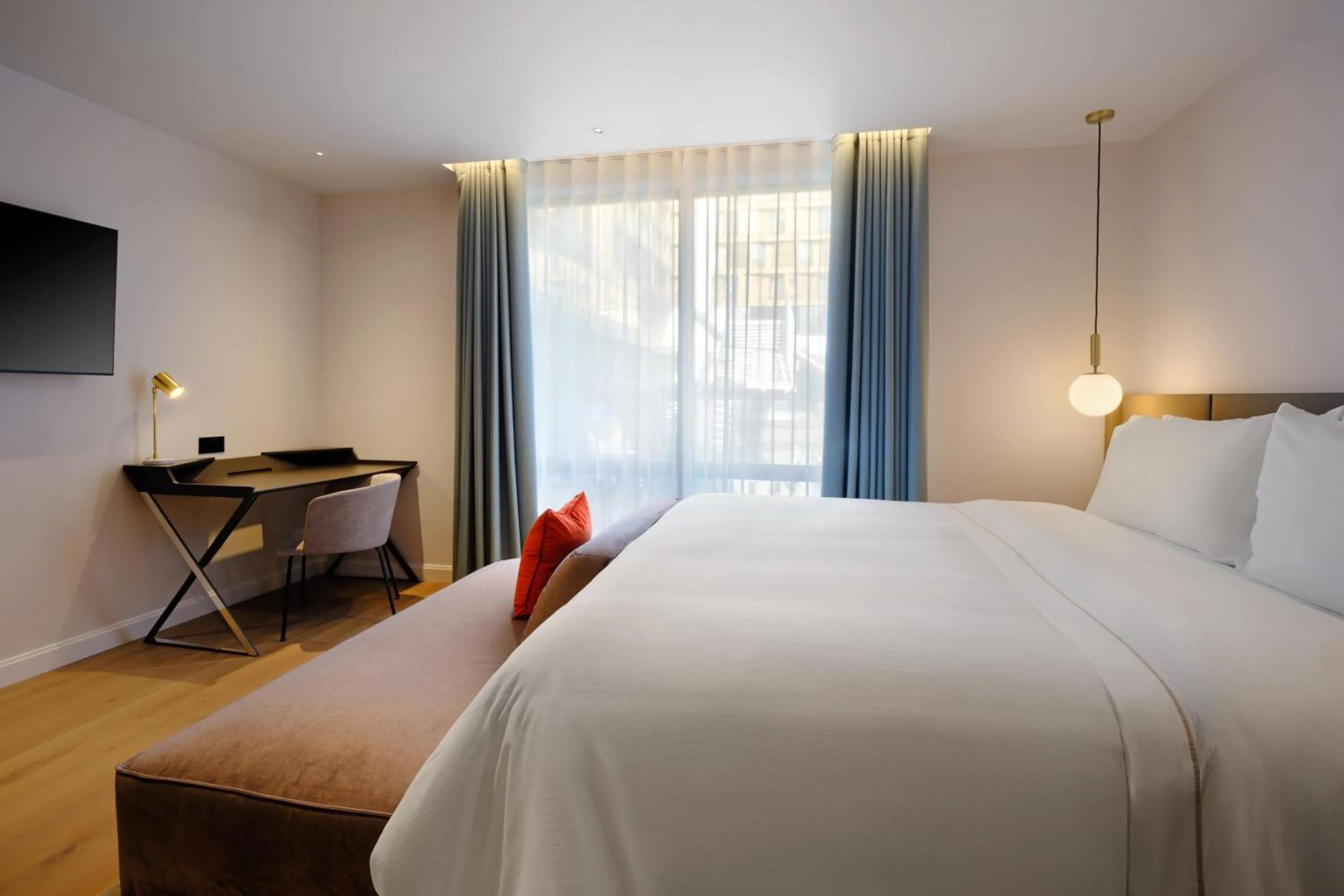 Bedroom, Bed in The Westin London City