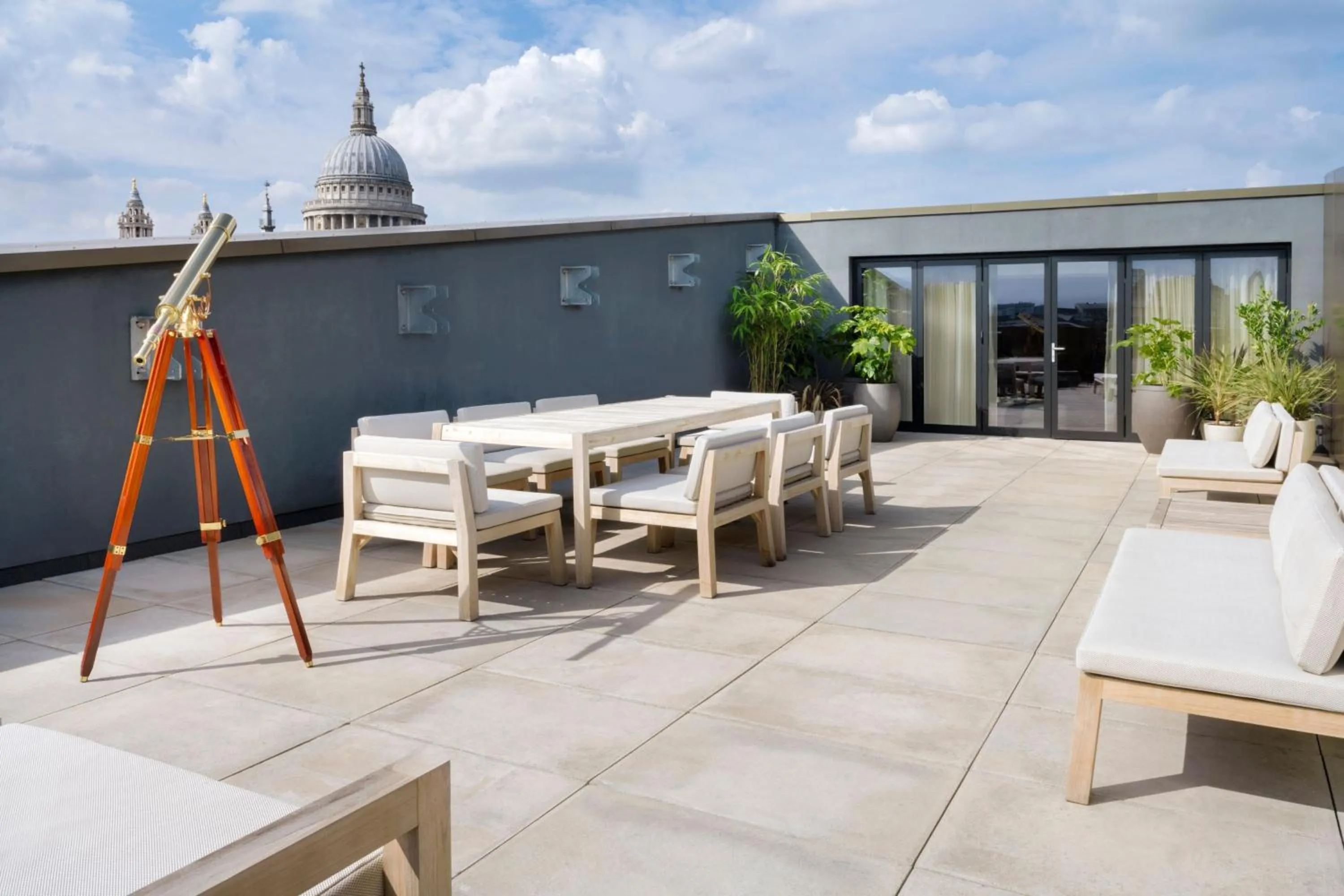 Photo of the whole room in The Westin London City